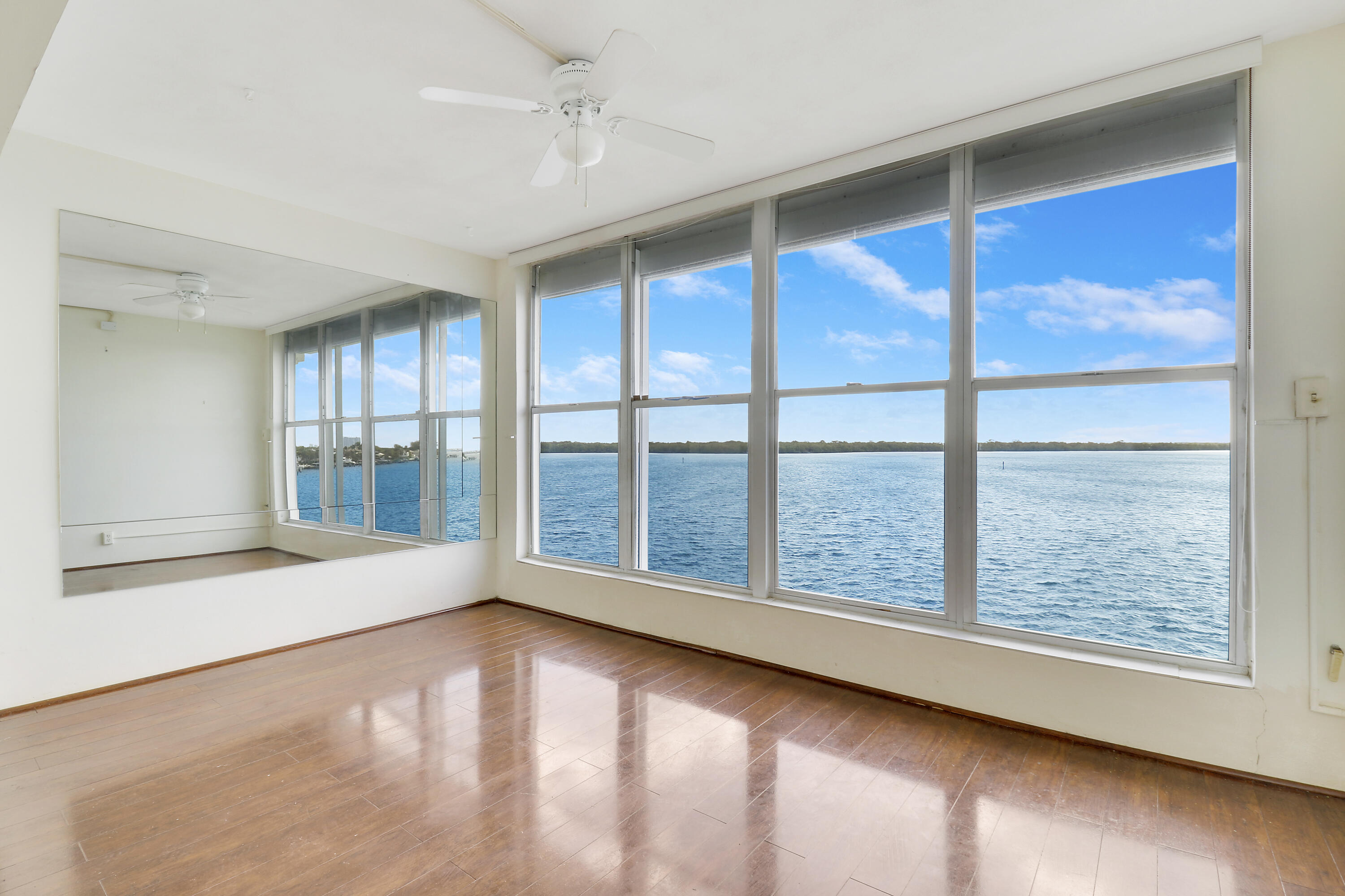 52 Yacht Club Dr 408