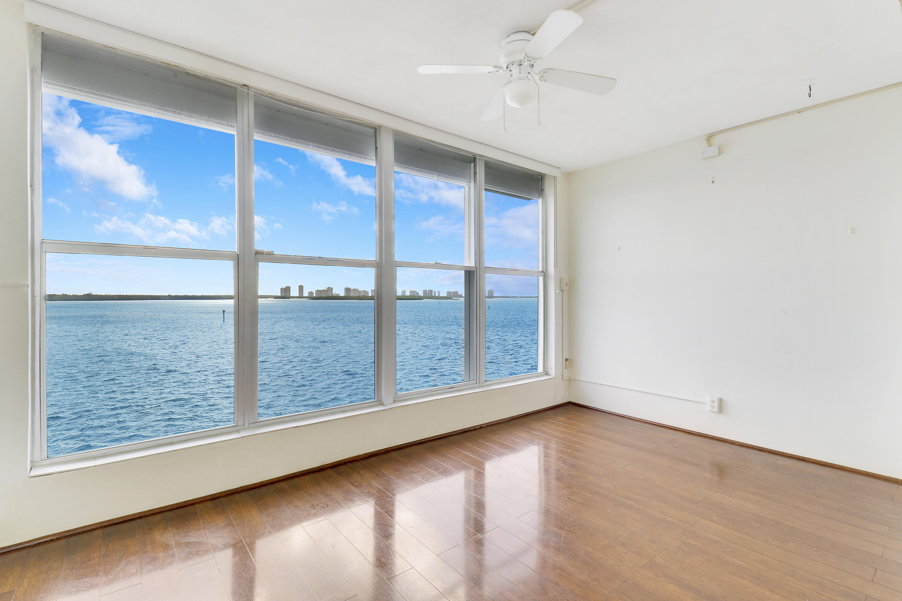 52 Yacht Club Dr 408