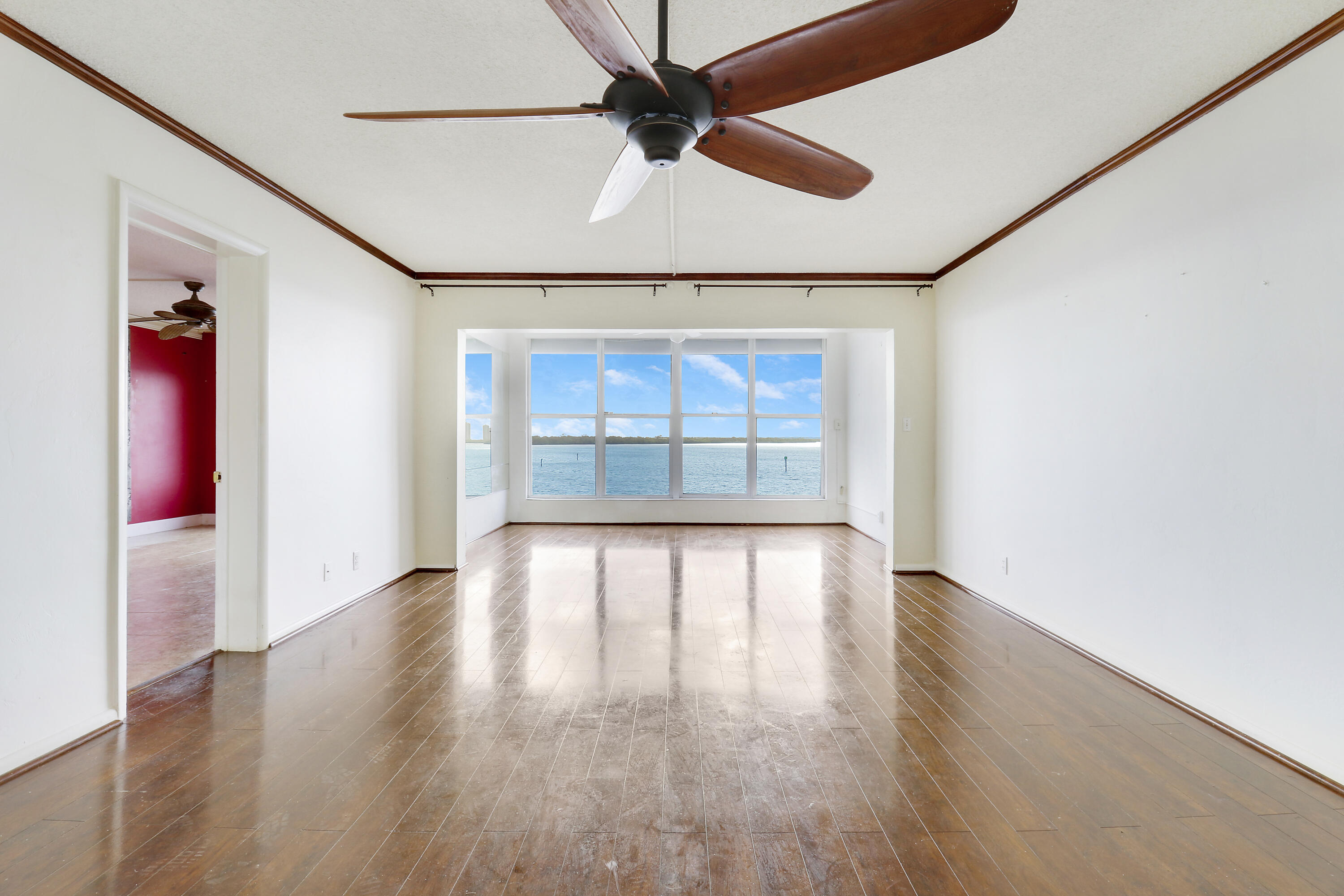 52 Yacht Club Dr 408
