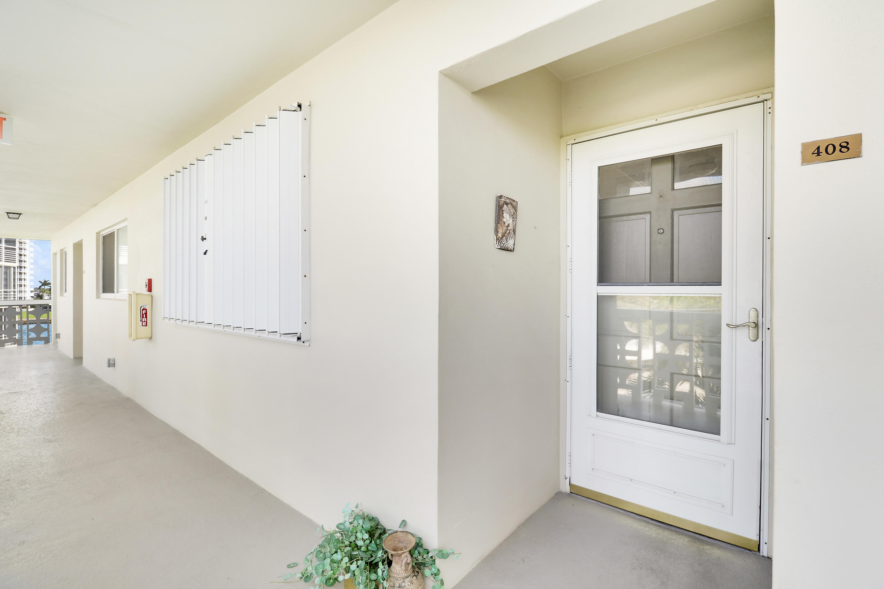 52 Yacht Club Dr 408