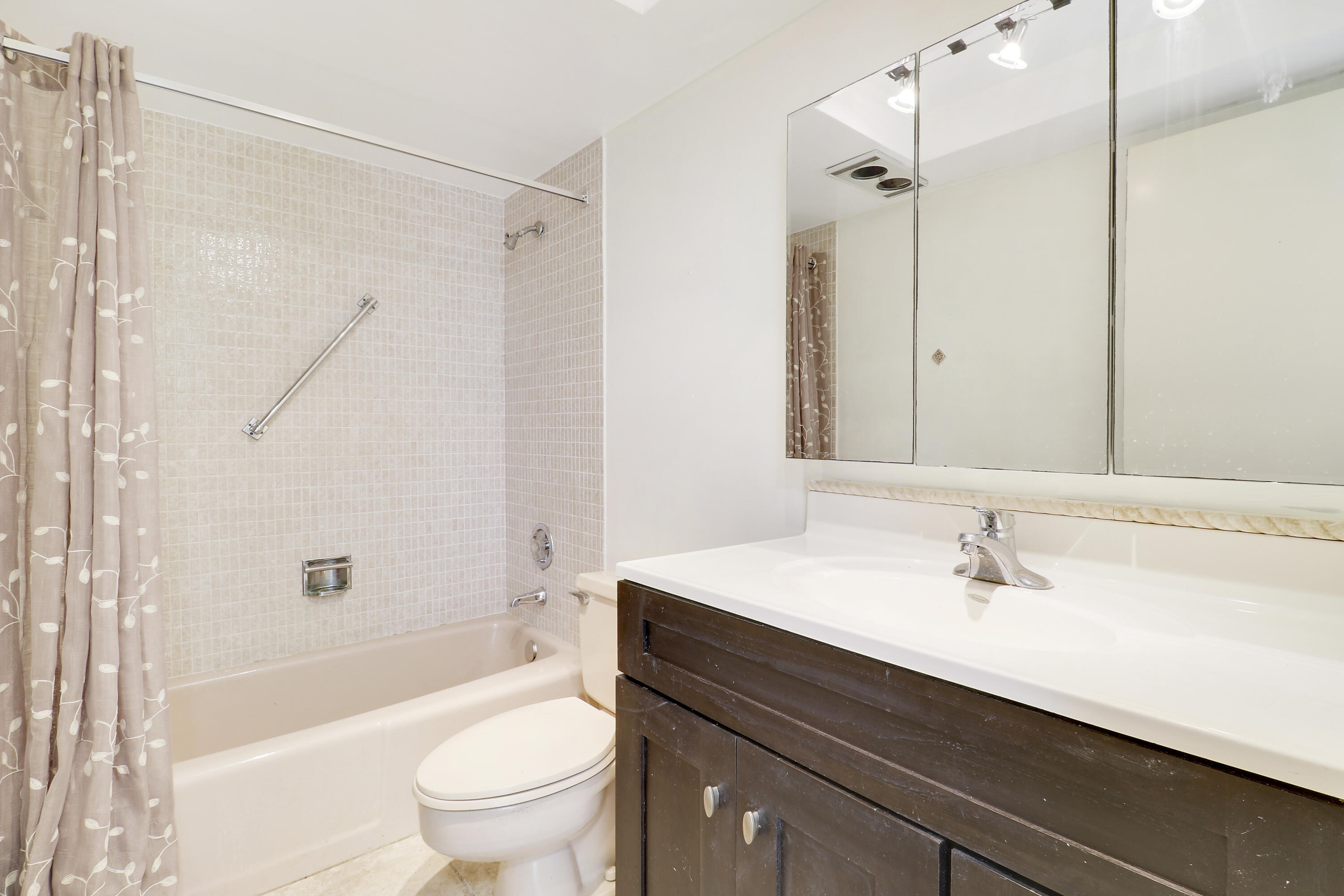 52 Yacht Club Dr 408