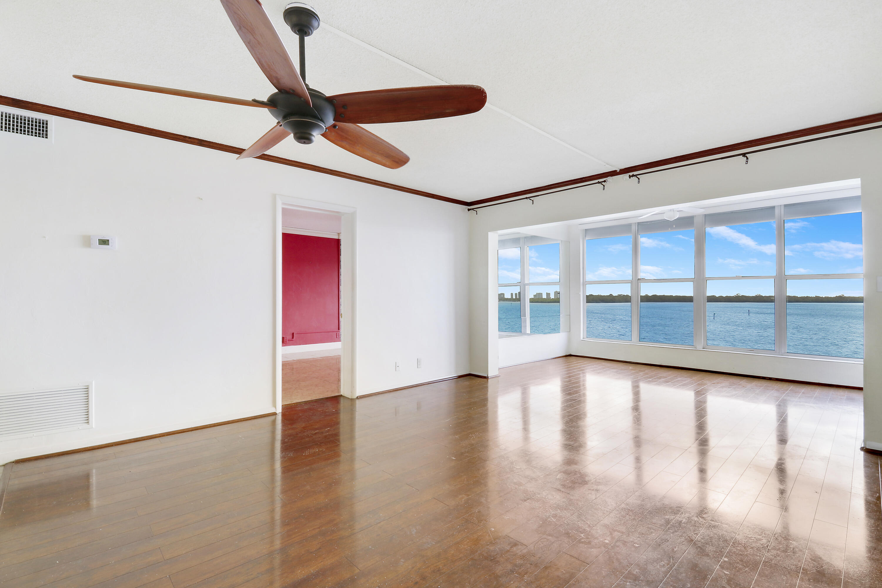 52 Yacht Club Dr 408