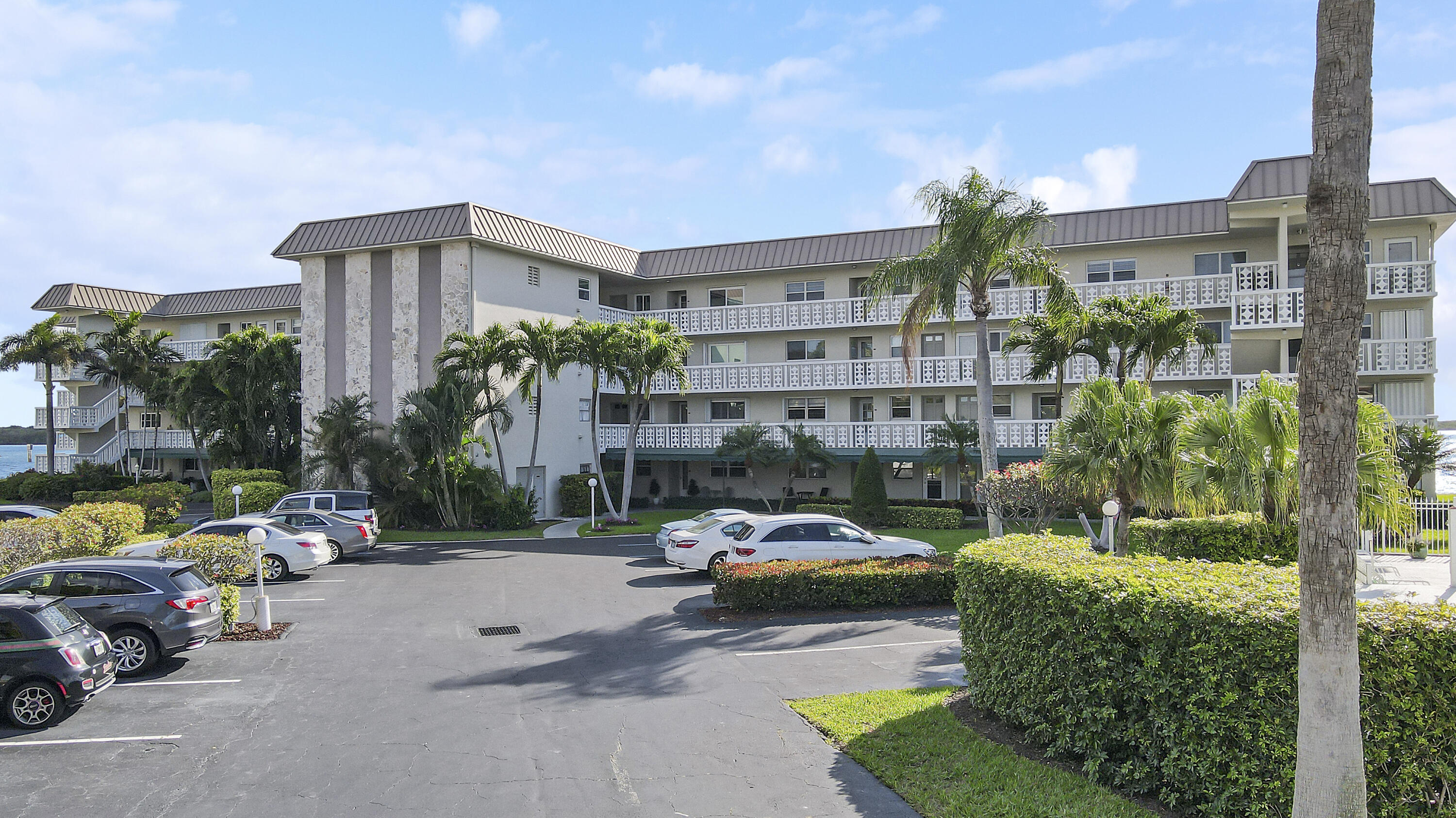 52 Yacht Club Dr 408