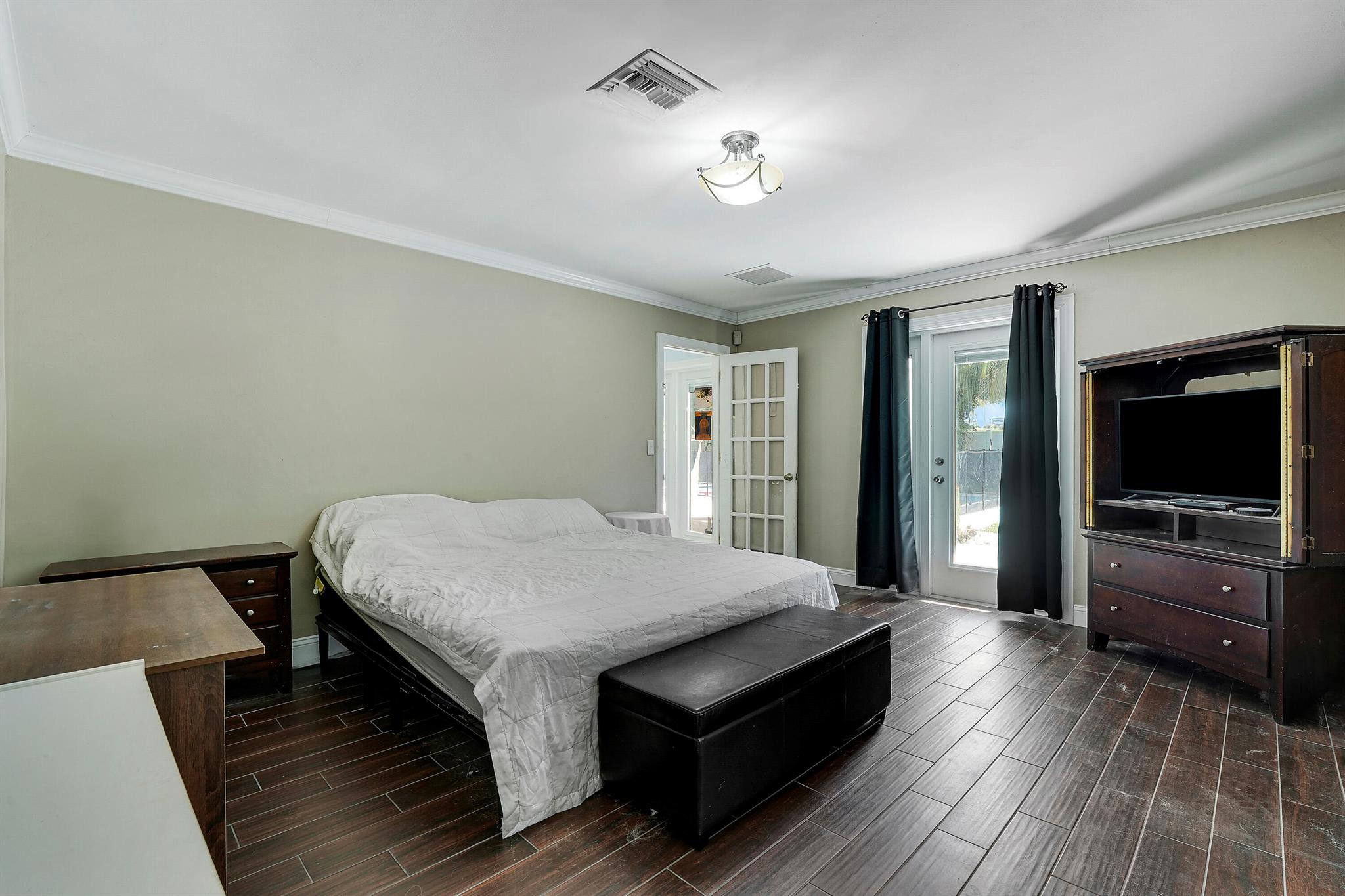 808 Country Club Drive