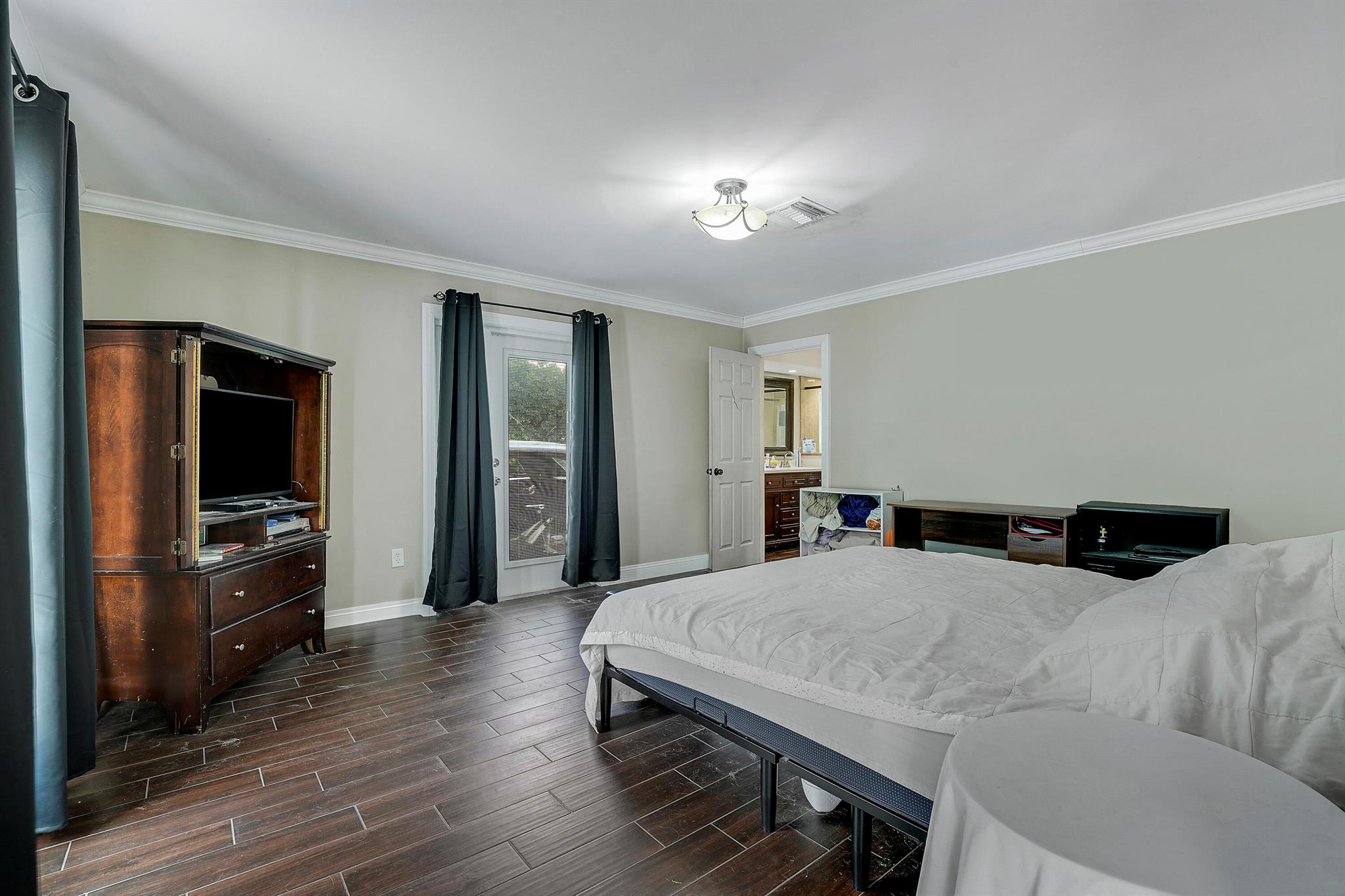 808 Country Club Drive