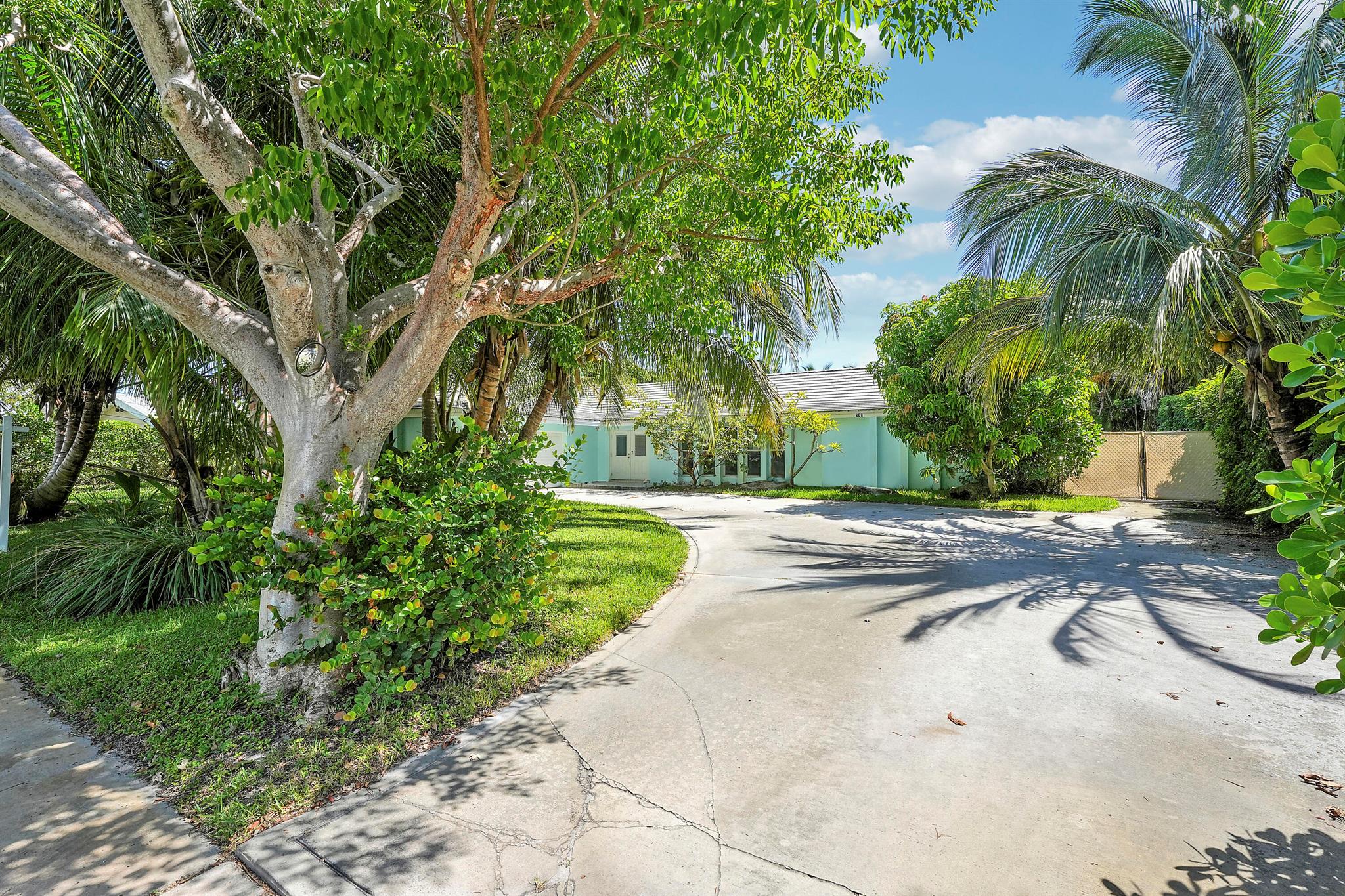 808 Country Club Drive