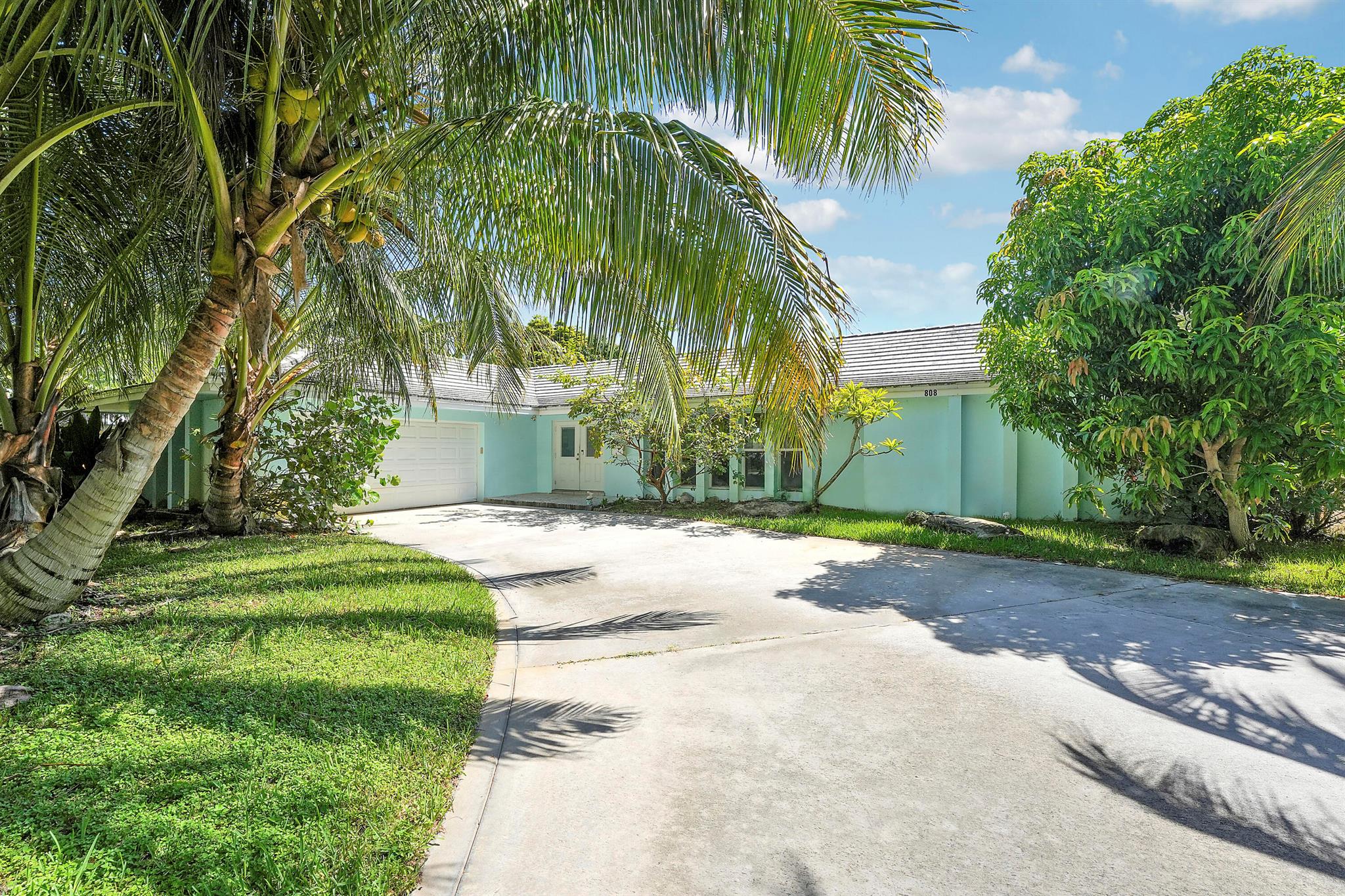 808 Country Club Drive