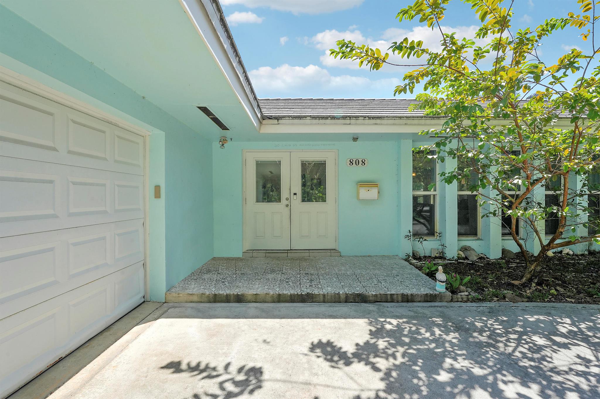 808 Country Club Drive