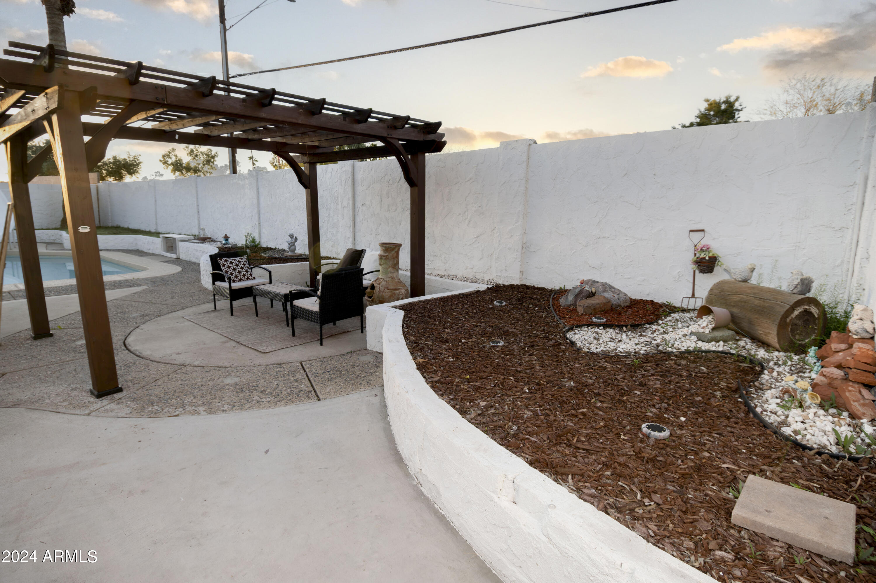 3156 W JUNIPER Avenue