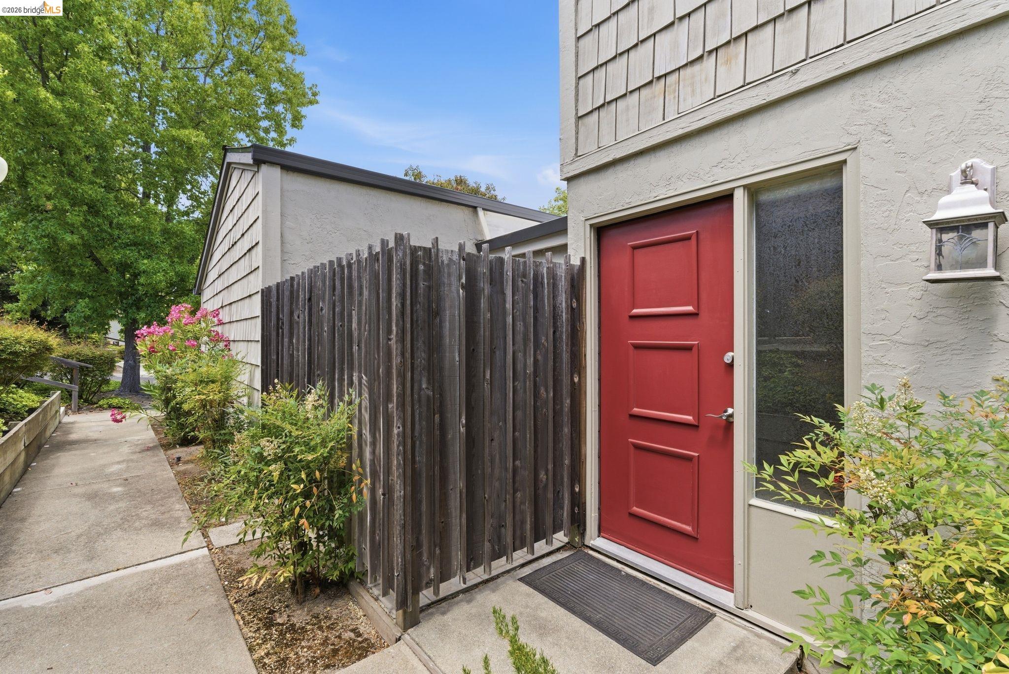 1833 Holland Dr