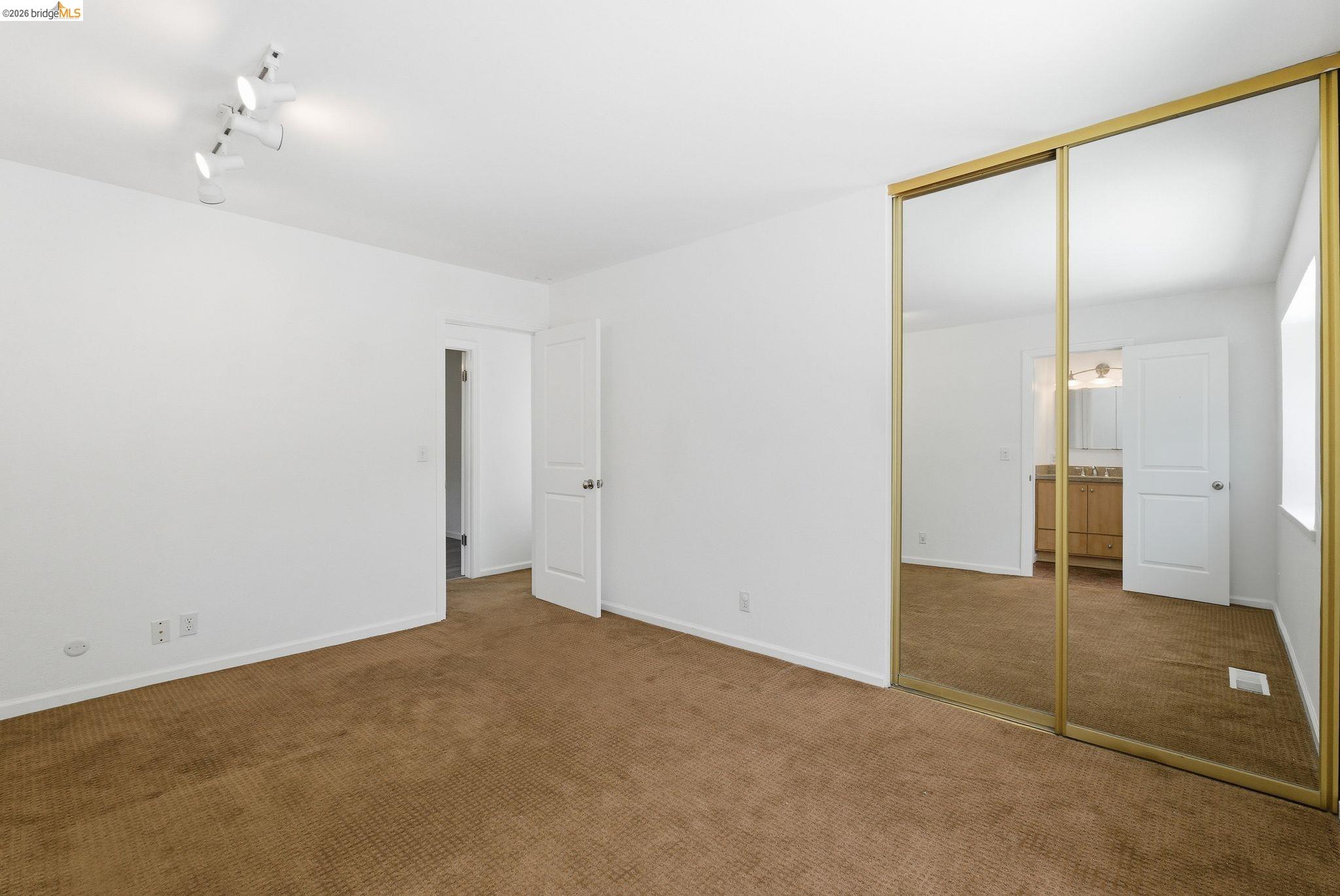 1833 Holland Dr