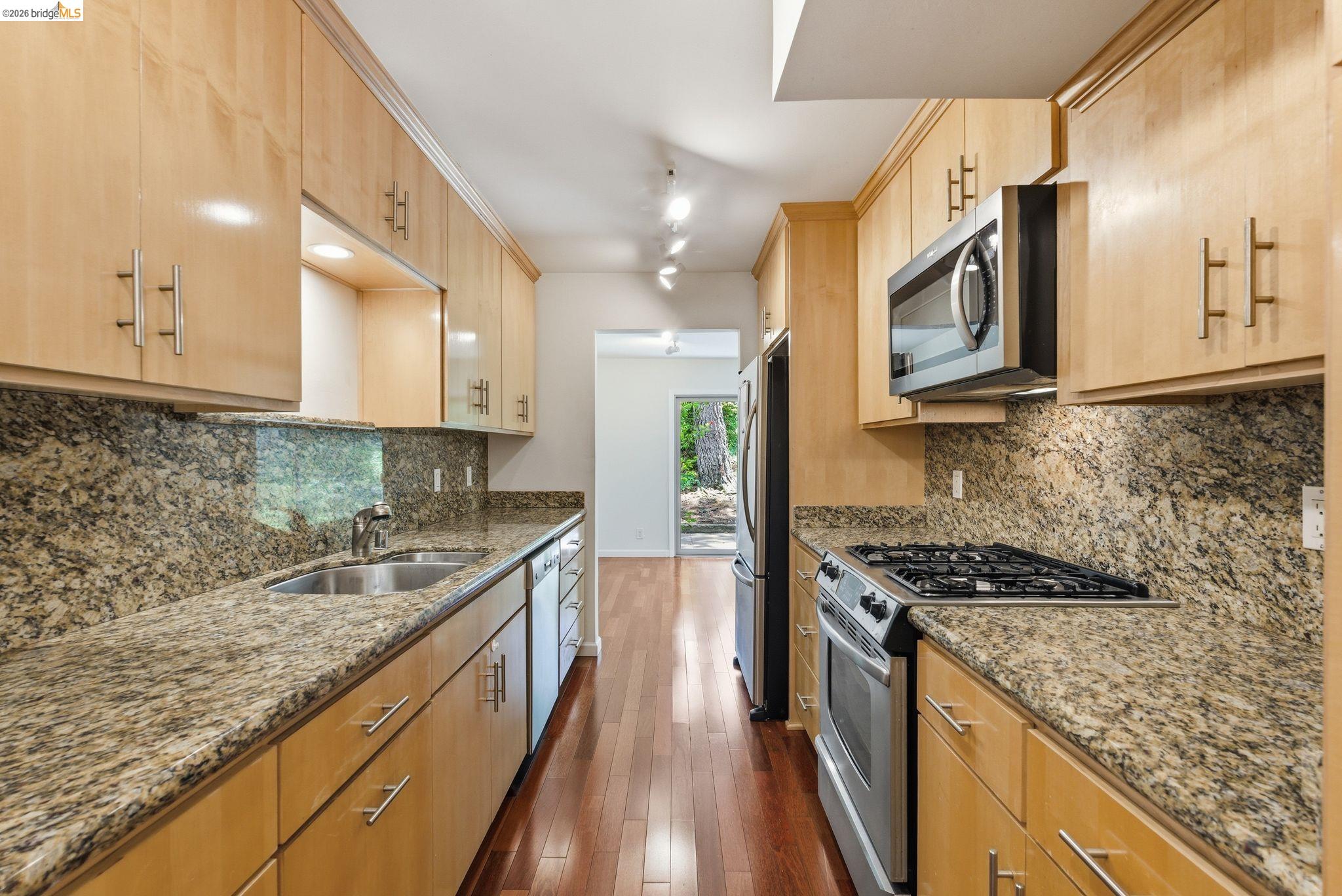 1833 Holland Dr