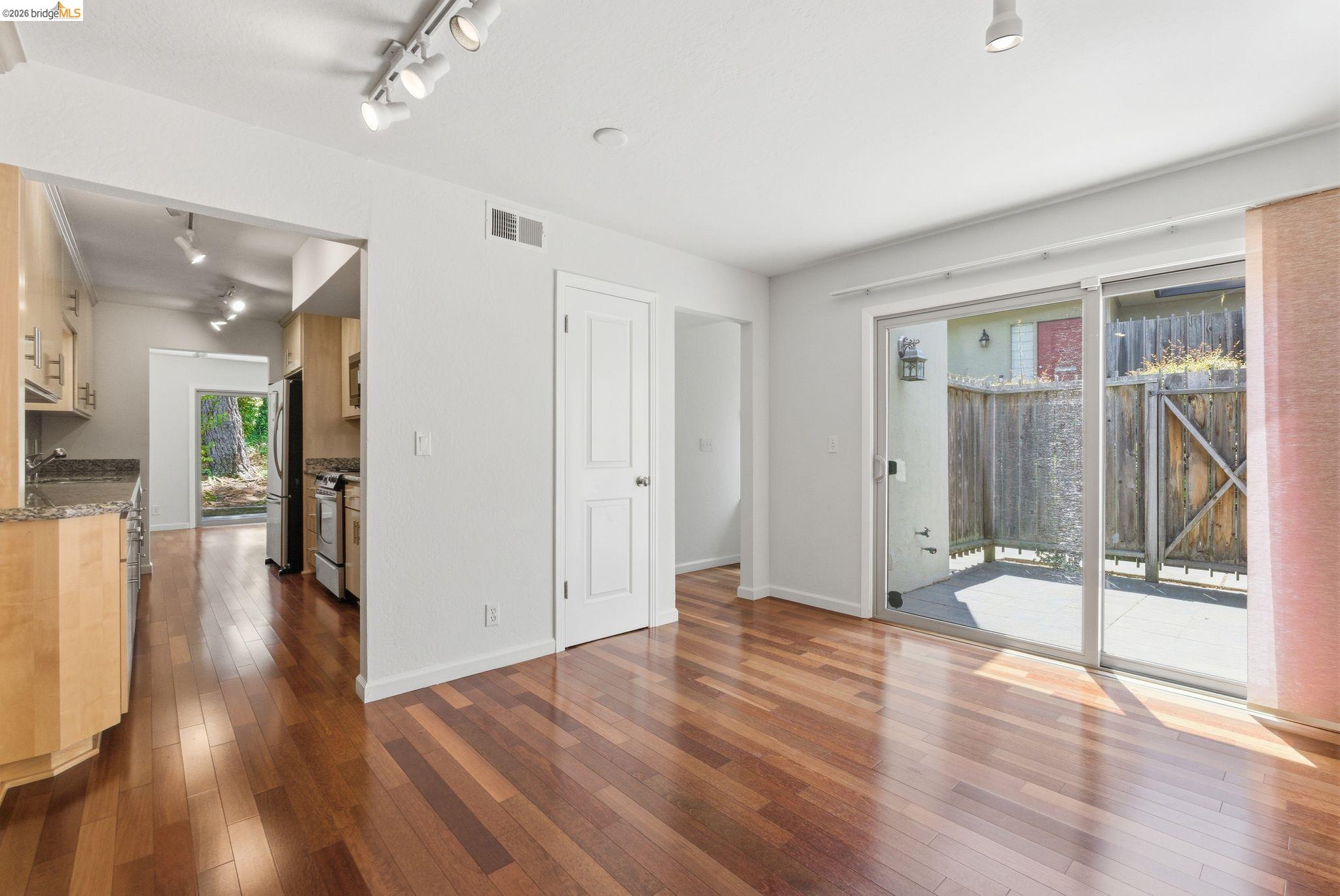 1833 Holland Dr