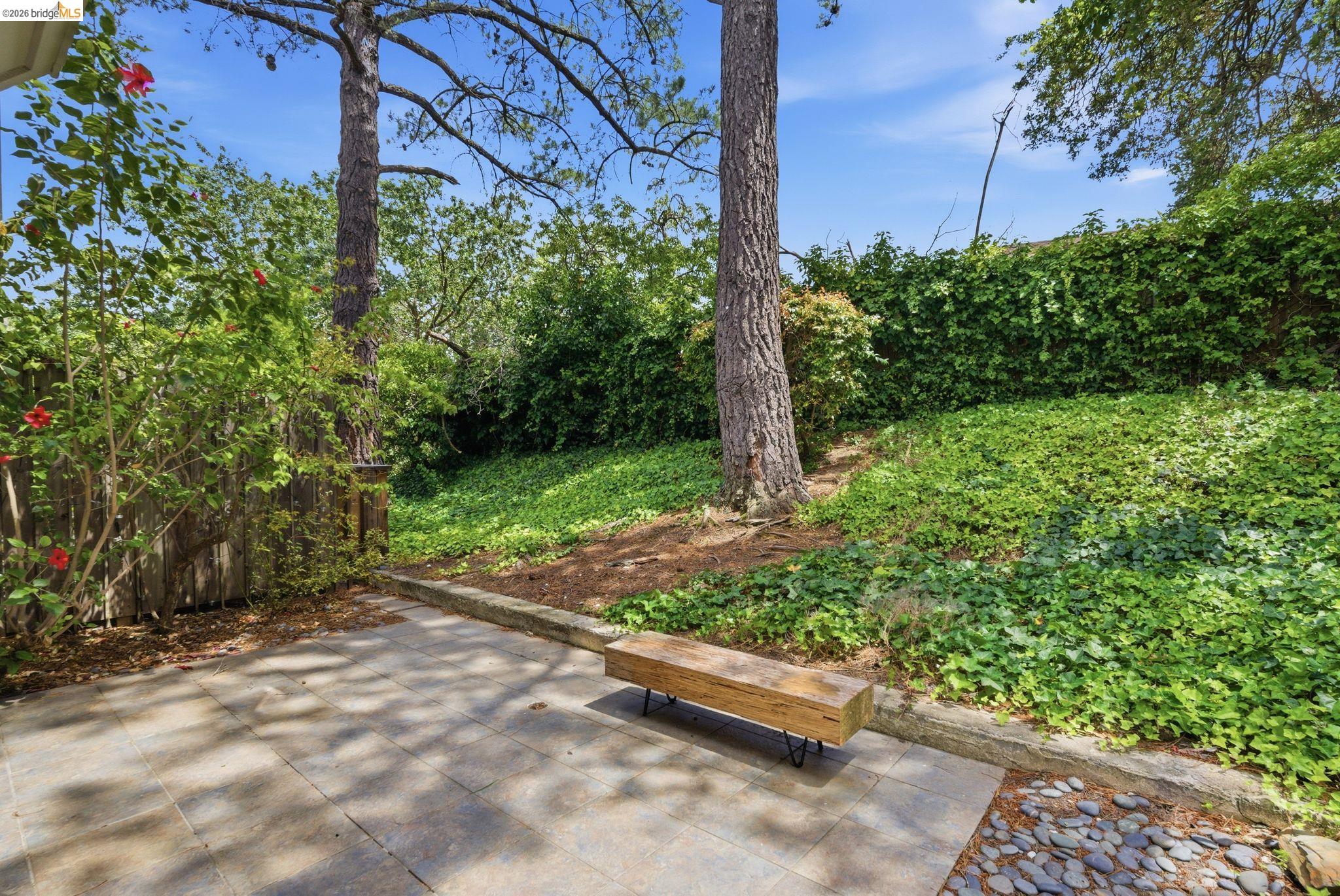 1833 Holland Dr