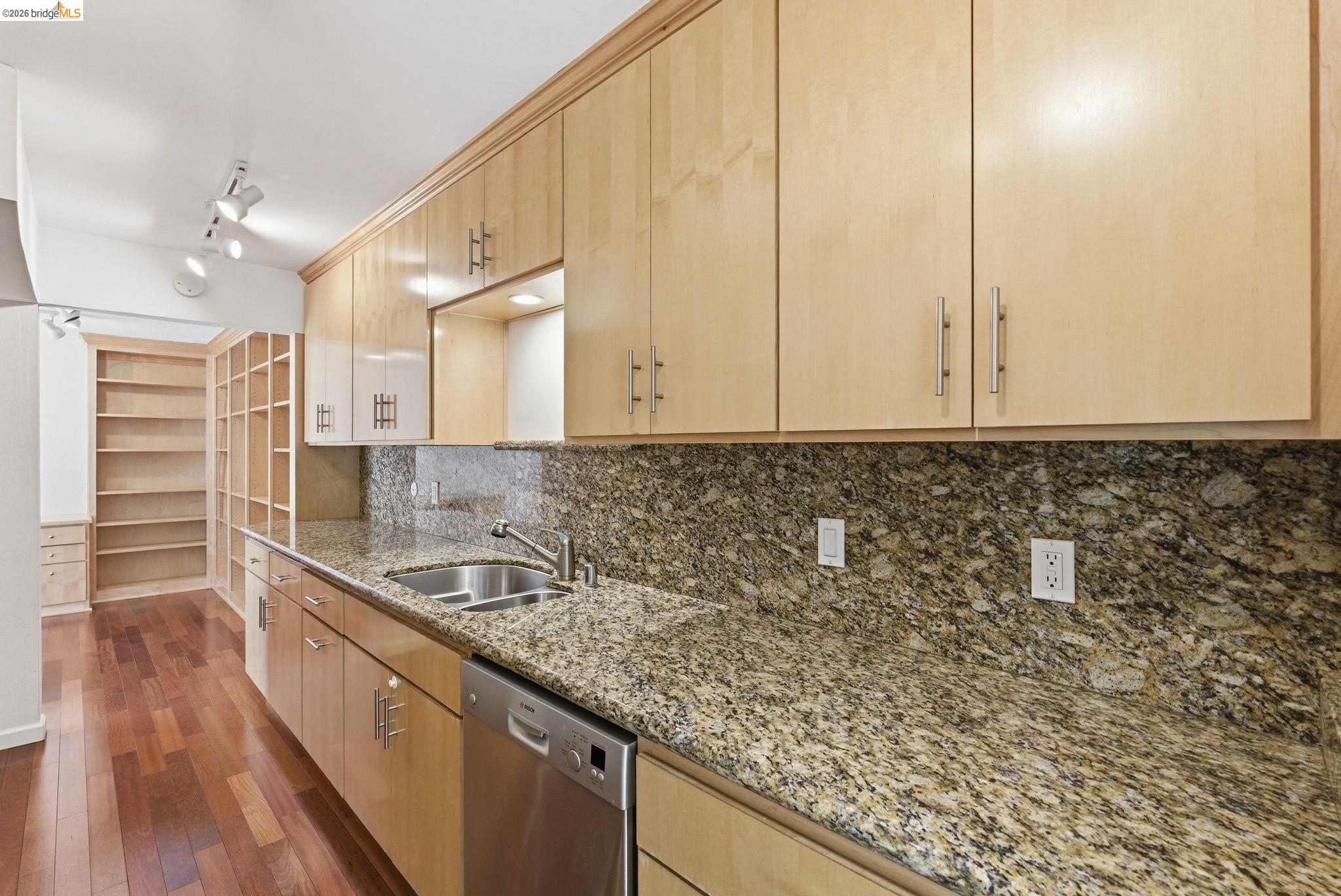 1833 Holland Dr