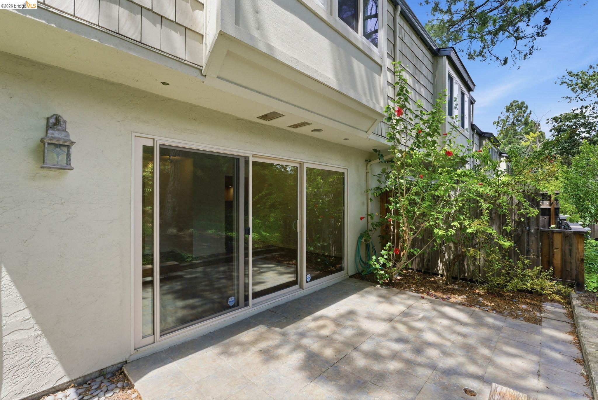 1833 Holland Dr