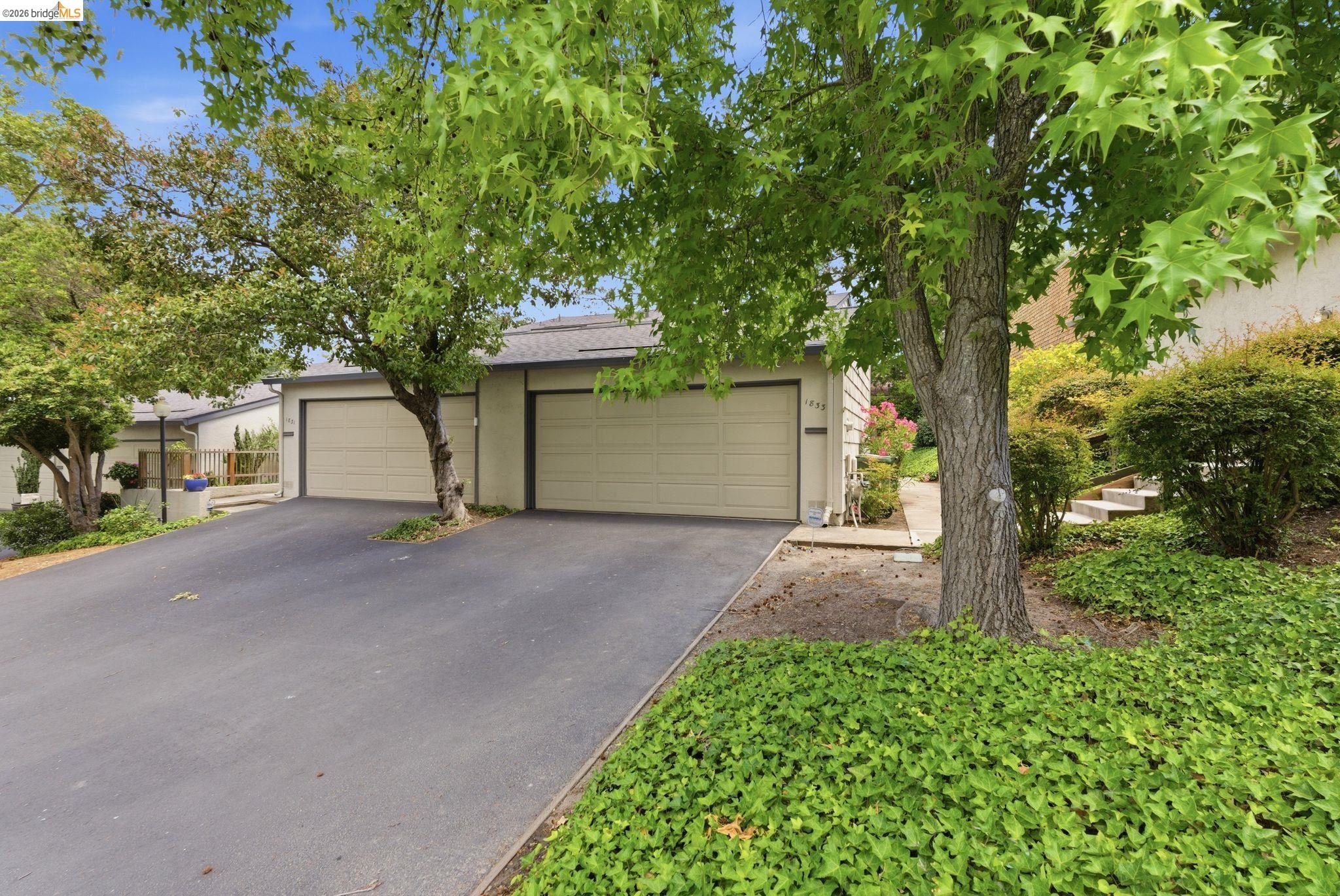 1833 Holland Dr