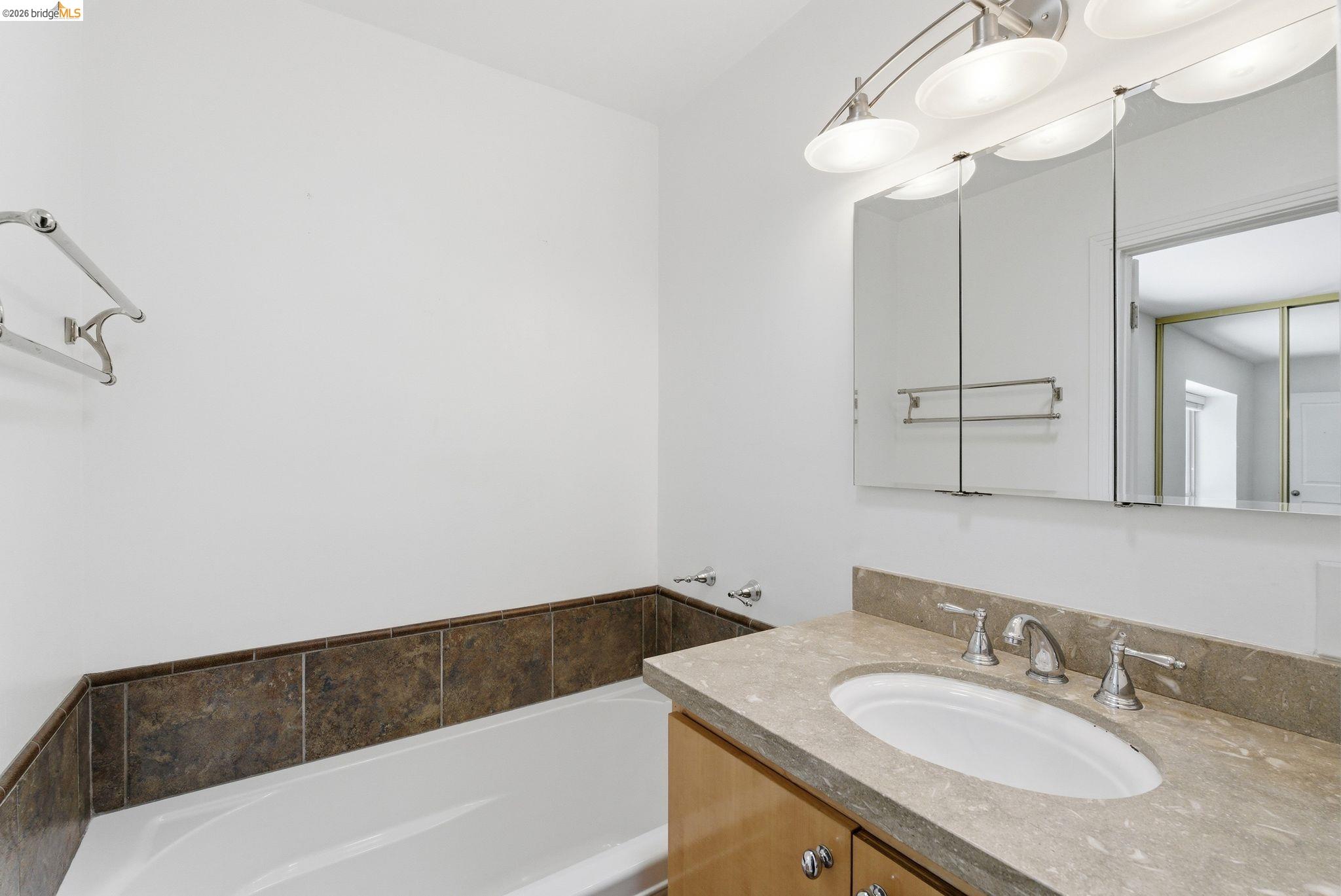 1833 Holland Dr