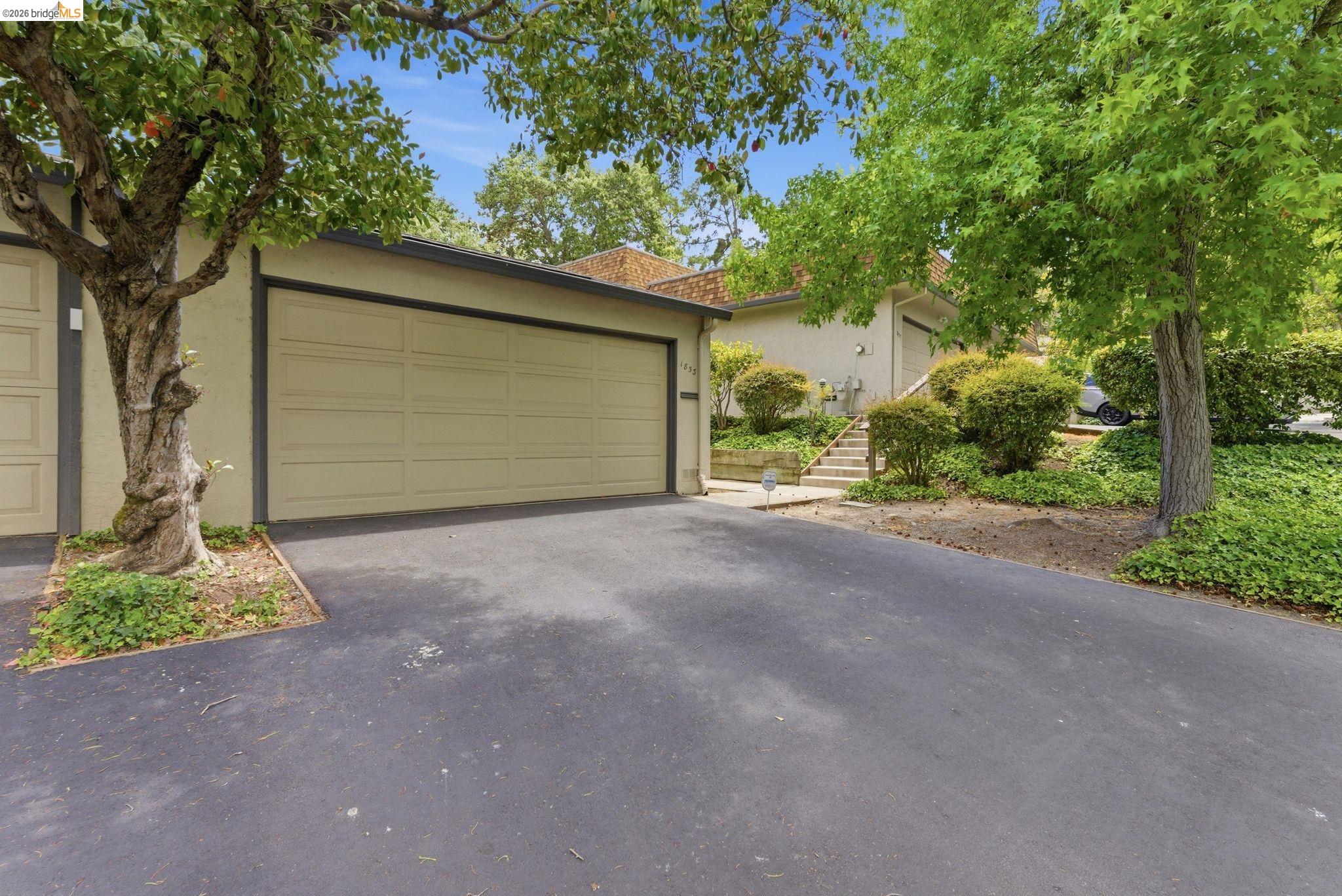 1833 Holland Dr