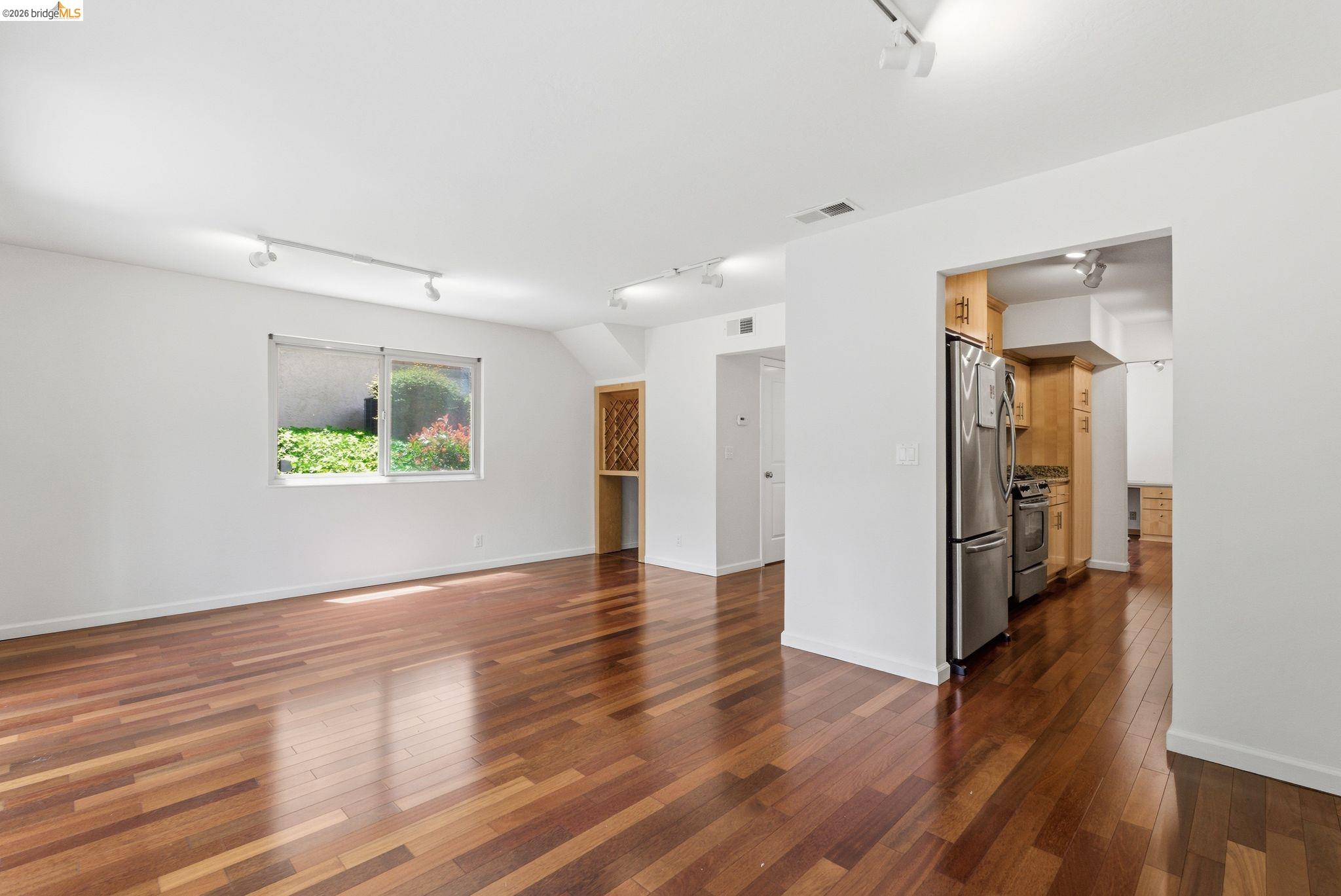 1833 Holland Dr