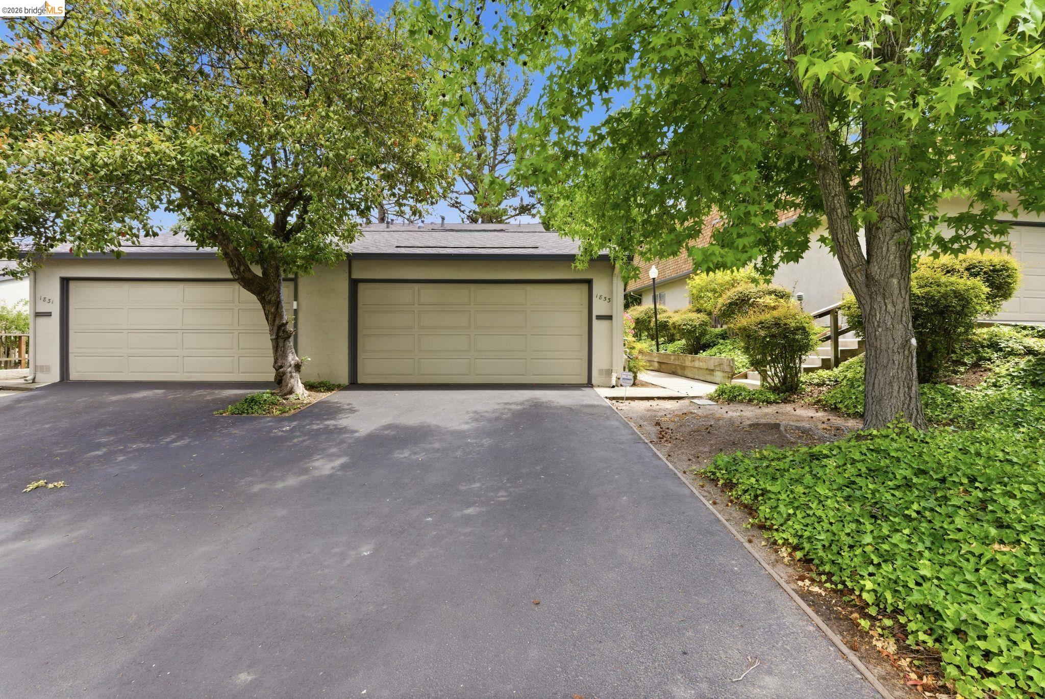 1833 Holland Dr