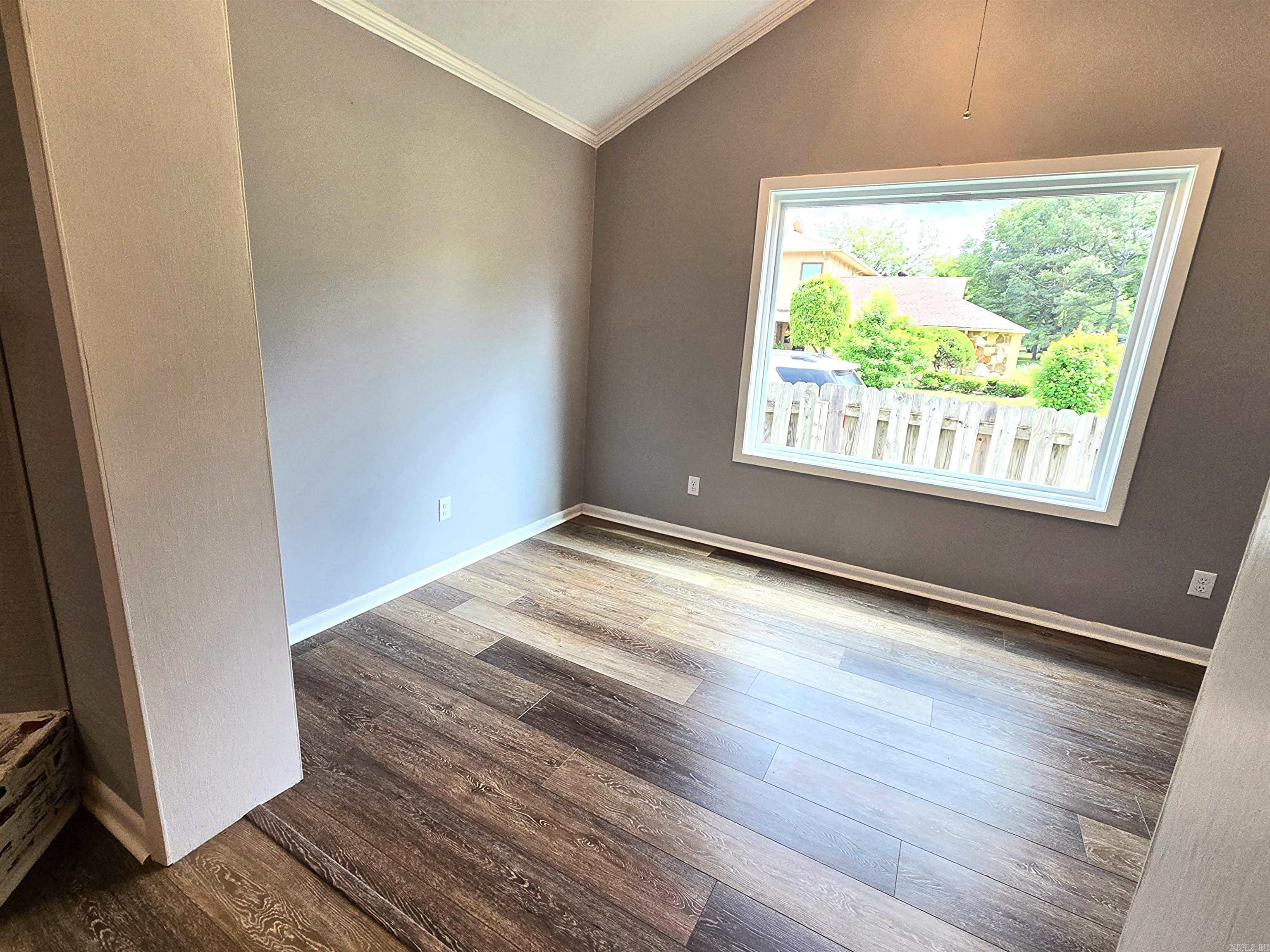 2715 Greenbriar Dr Apt B