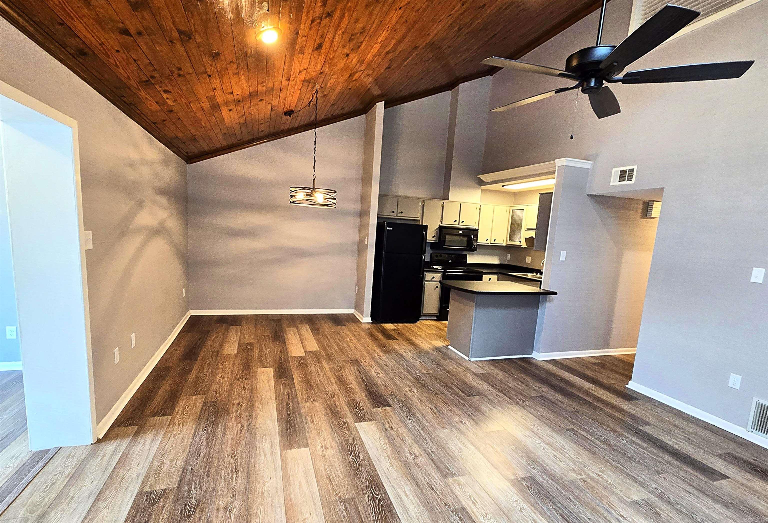 2715 Greenbriar Dr Apt B