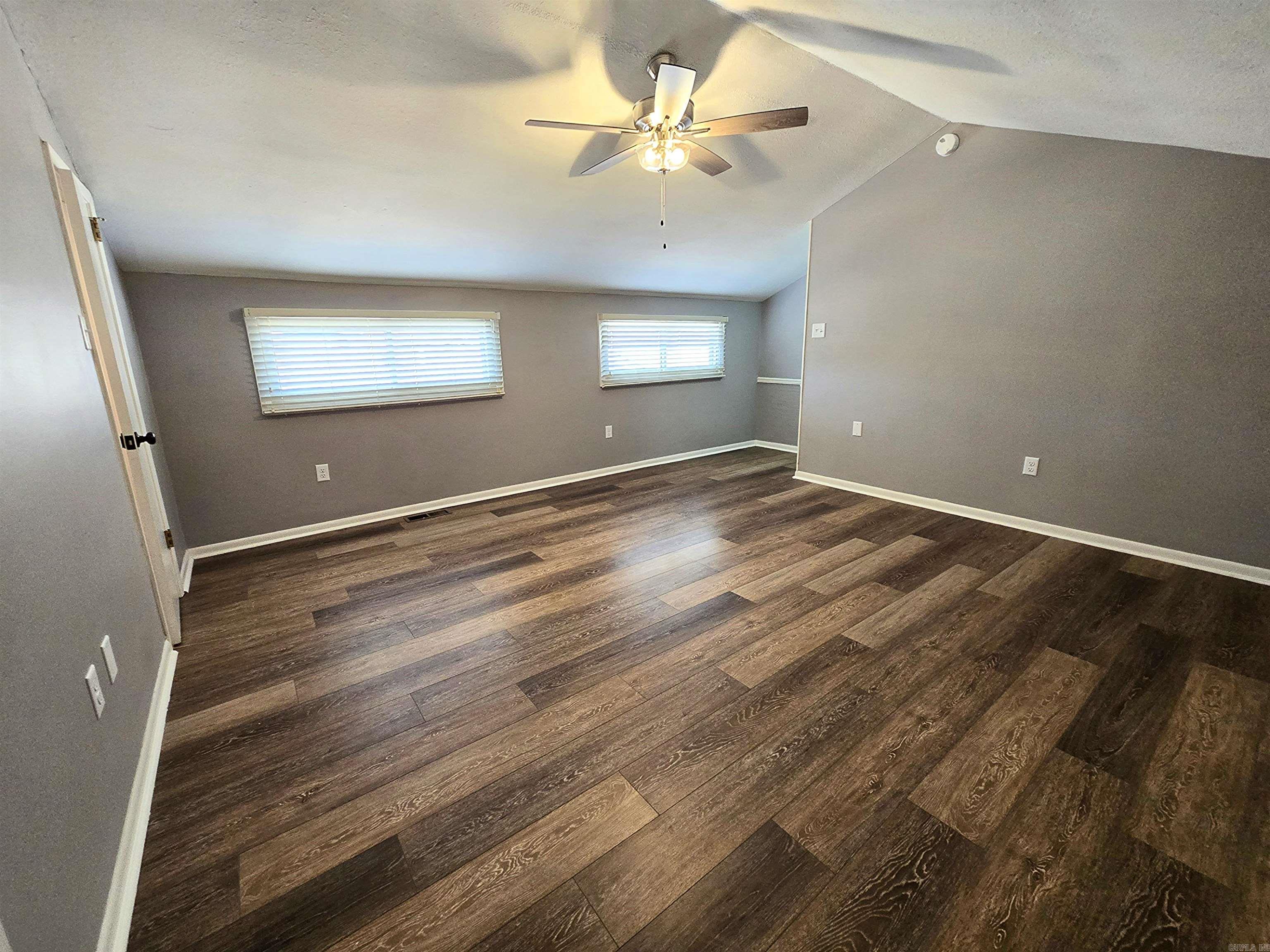 2715 Greenbriar Dr Apt B