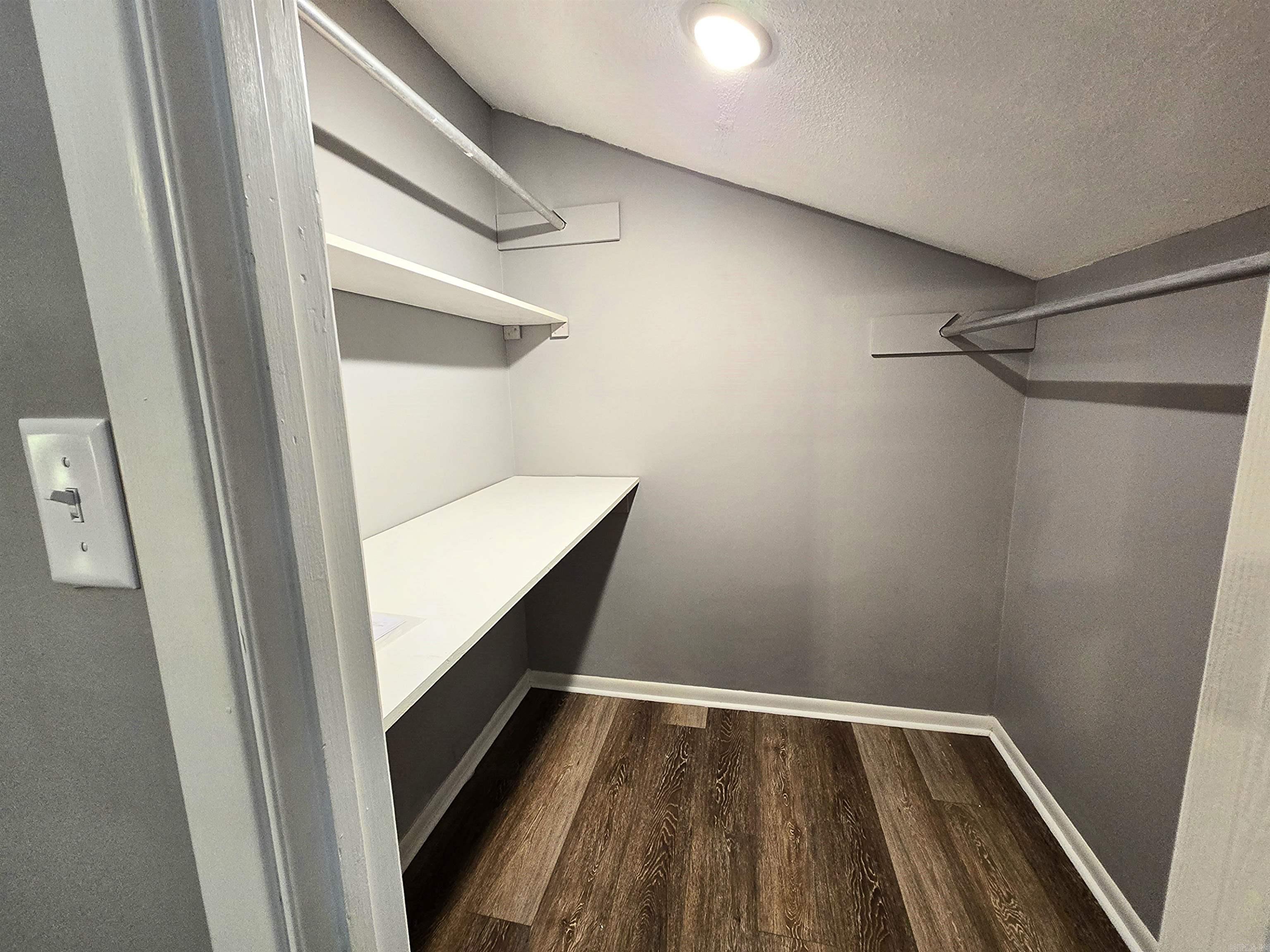 2715 Greenbriar Dr Apt B