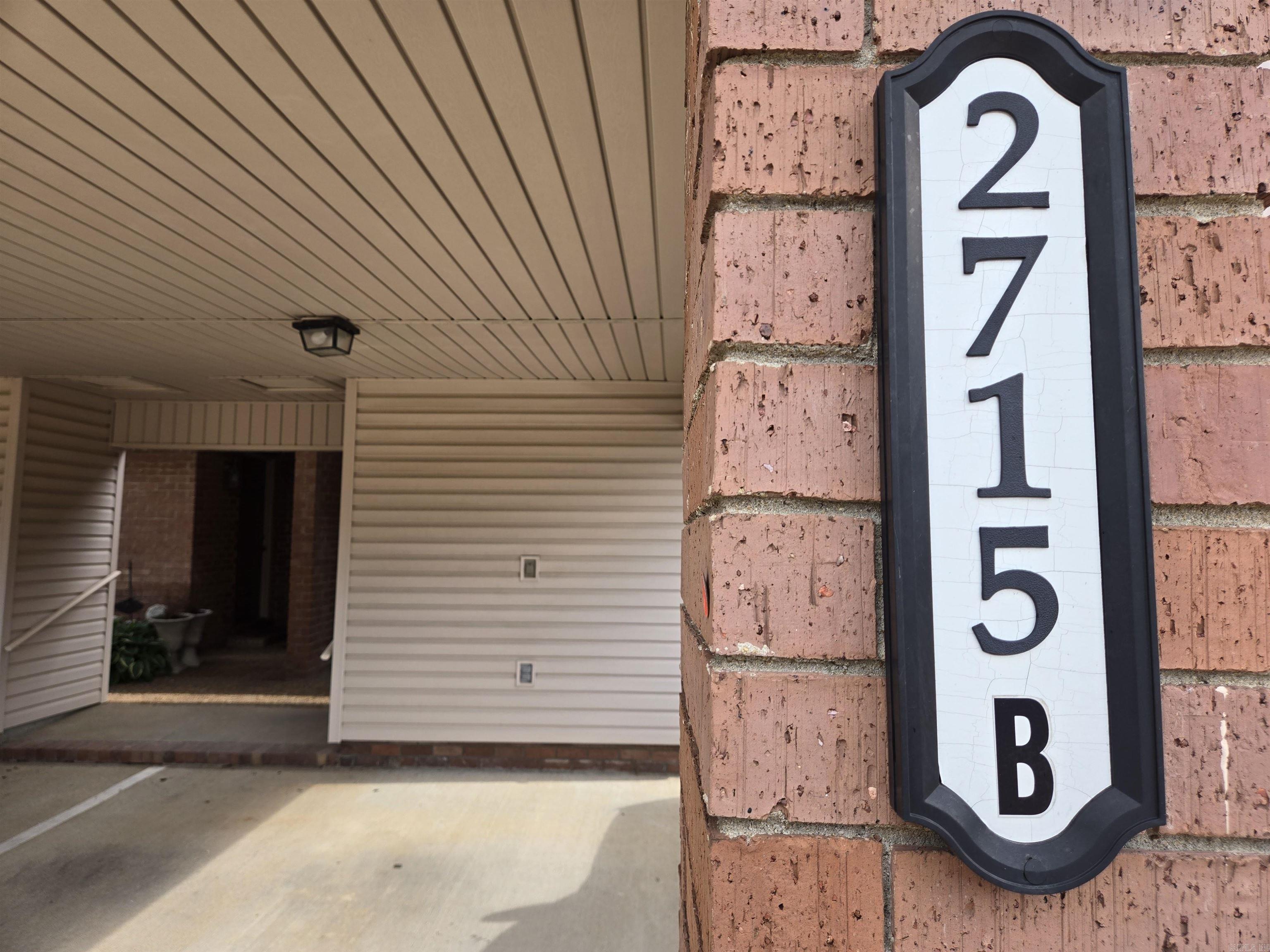 2715 Greenbriar Dr Apt B