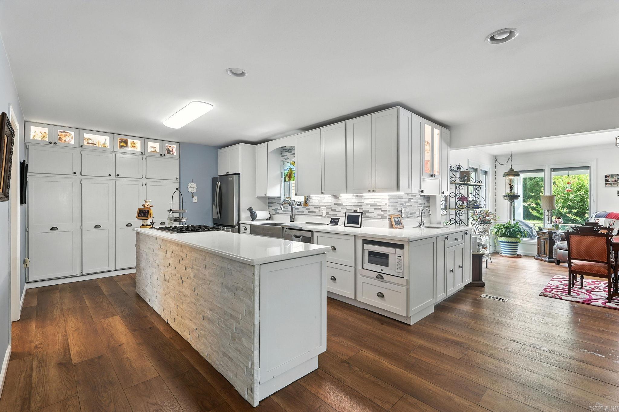 15808 Taylor Loop