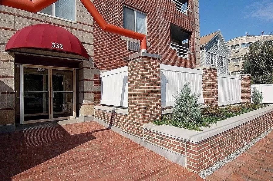 326-340 Franklin St # 700