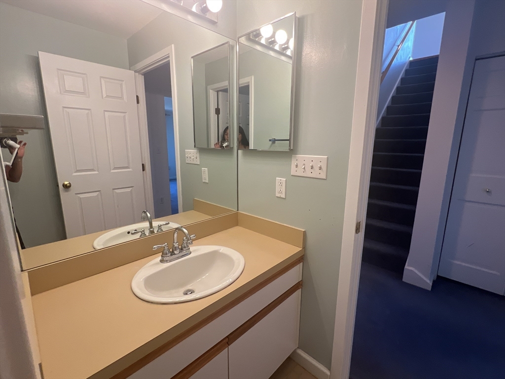 326-340 Franklin St # 700