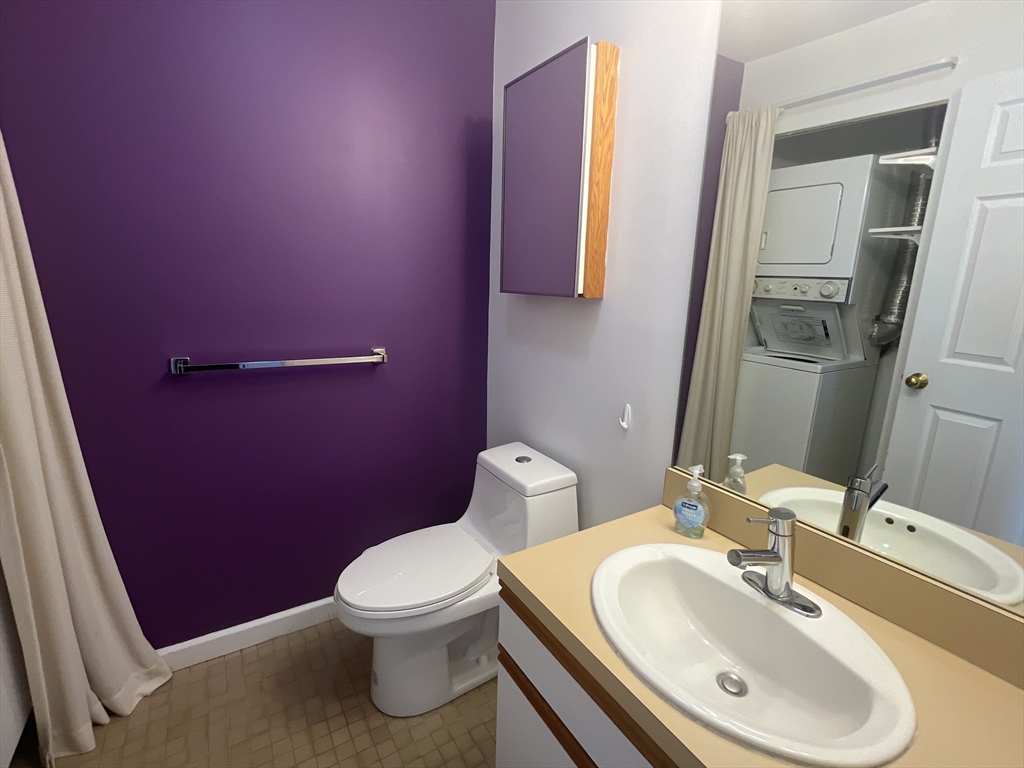 326-340 Franklin St # 700