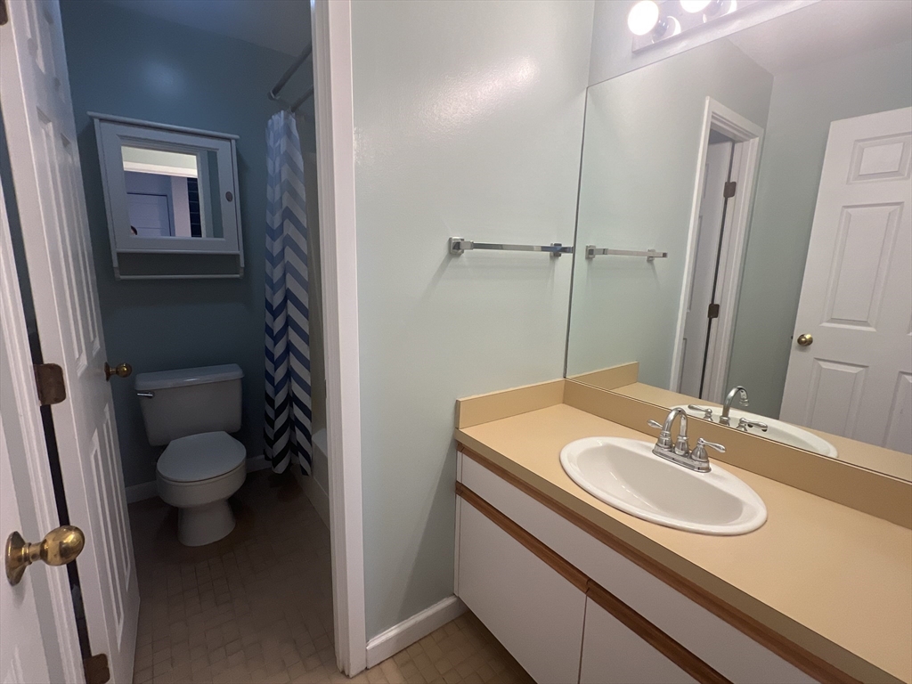 326-340 Franklin St # 700