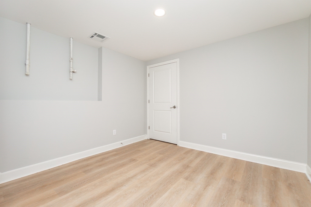 7 Juneau Ave # 7