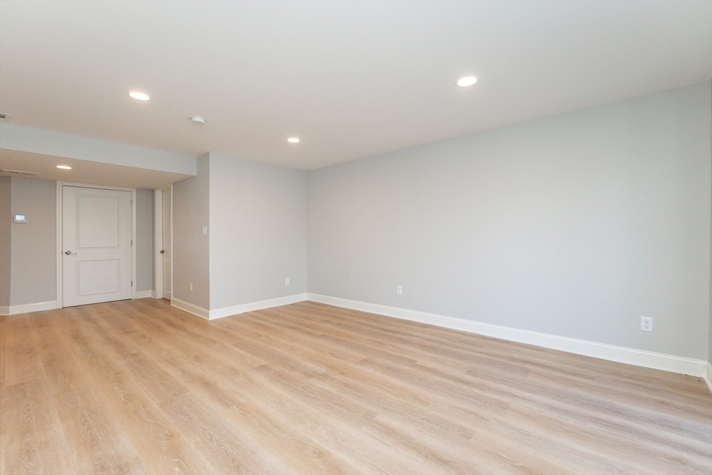 7 Juneau Ave # 7