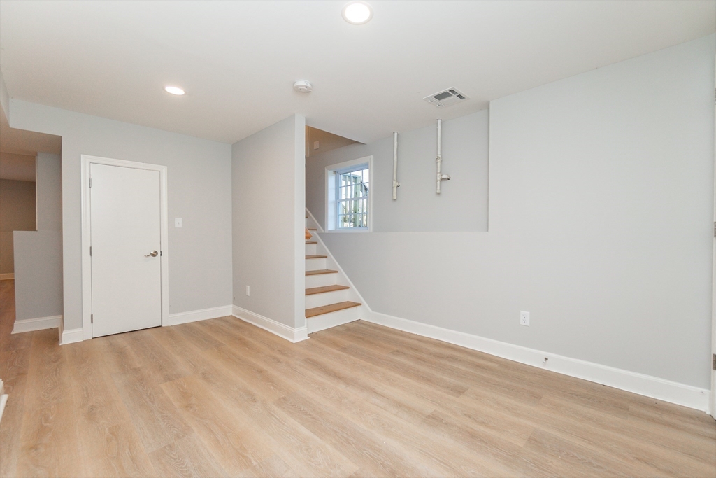7 Juneau Ave # 7