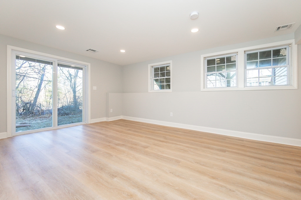 7 Juneau Ave # 7