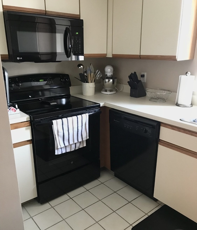 200 Ledgewood Drive # 401