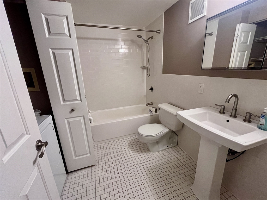 200 Ledgewood Drive # 401