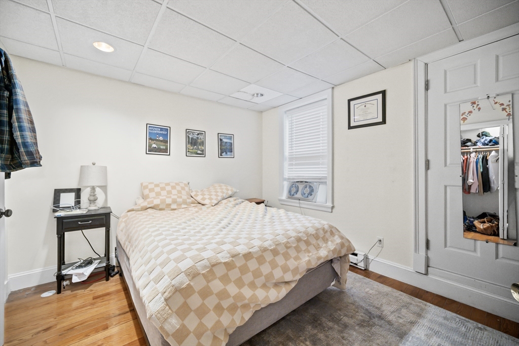 163 W 2nd St # 3
