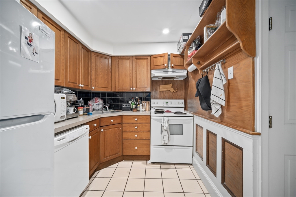 163 W 2nd St # 3