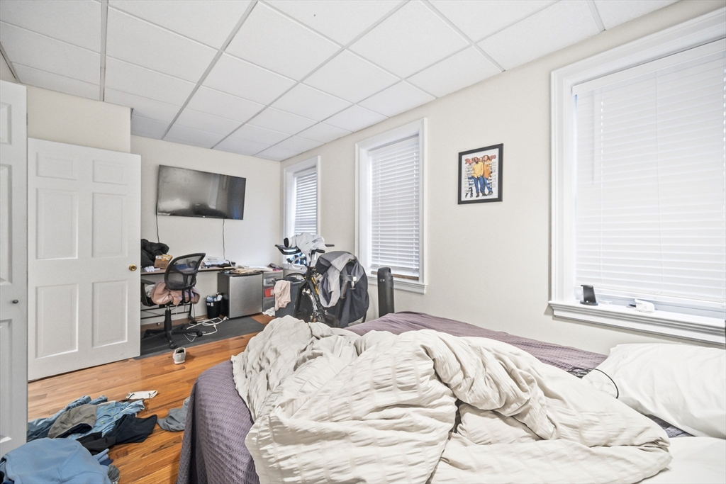 163 W 2nd St # 3