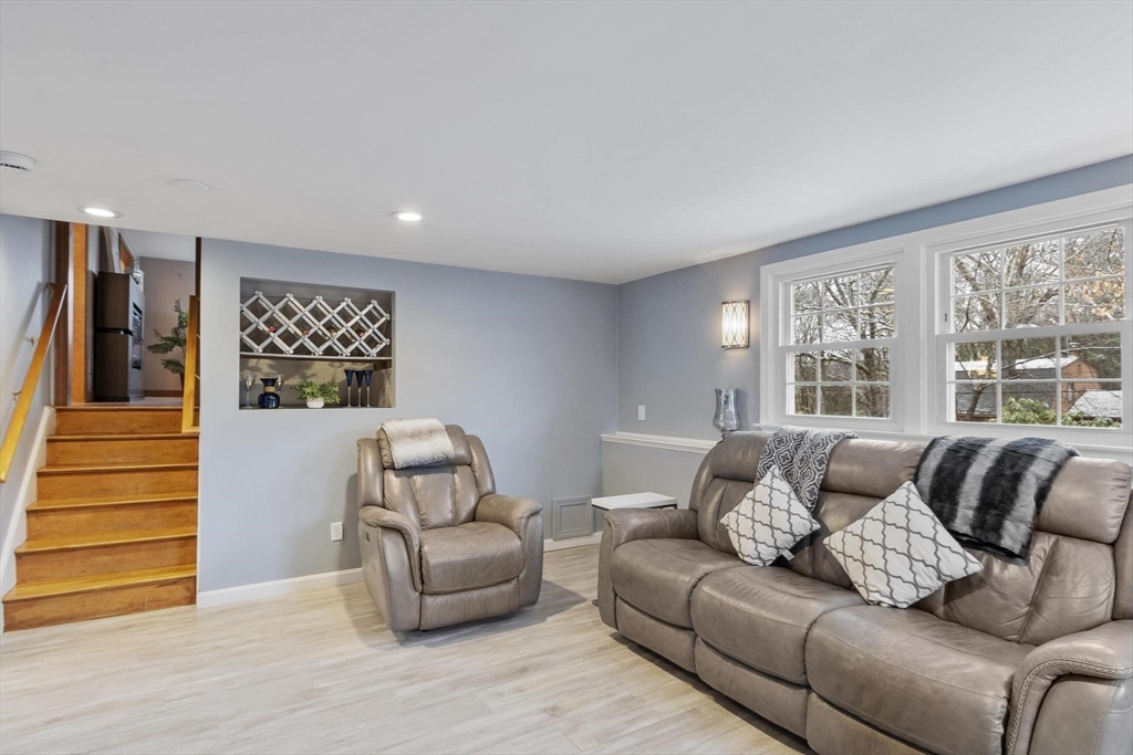 11 Ethelyn Cir