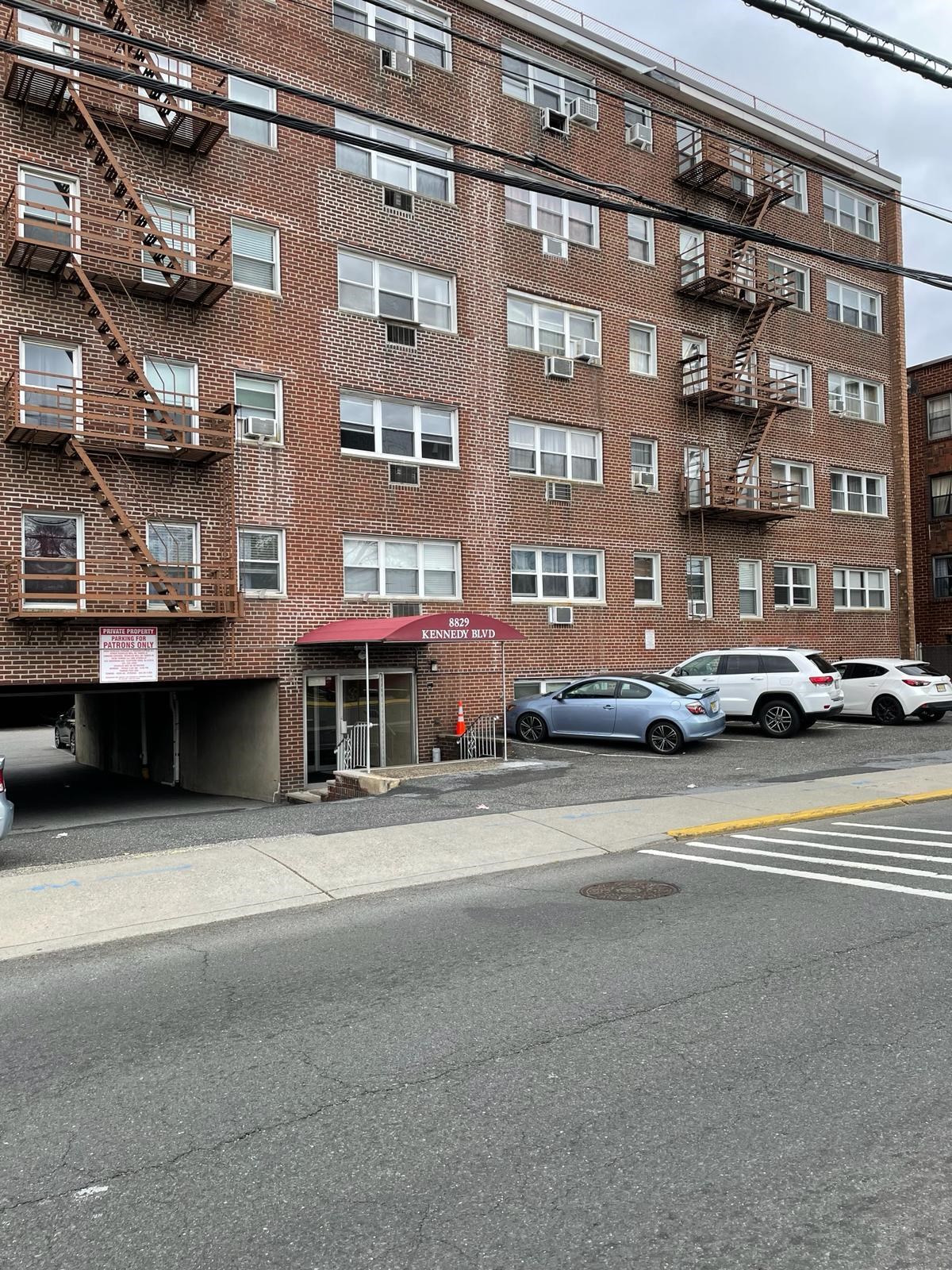 8829 KENNEDY BLVD Unit: C1