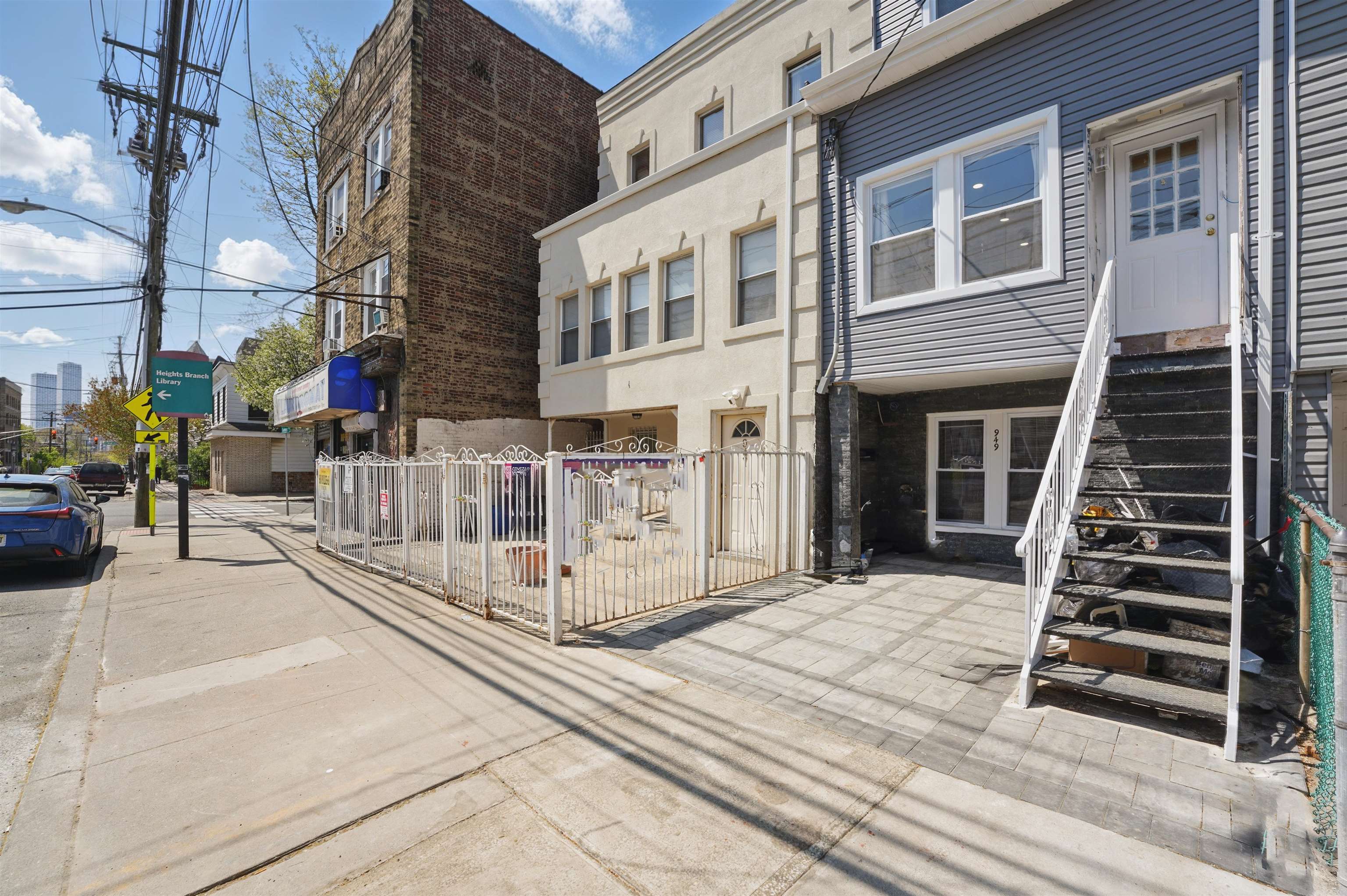 949 SUMMIT AVE Unit: 2
