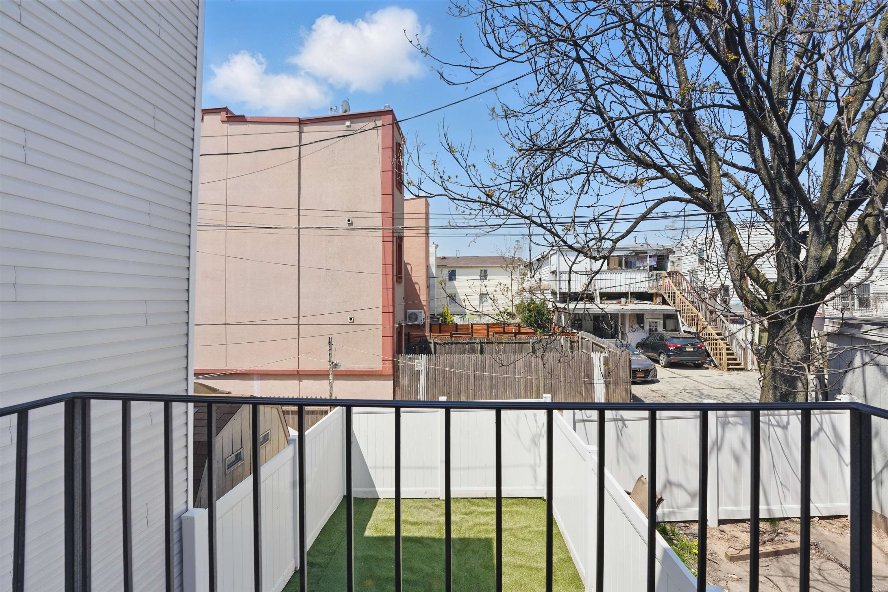 949 SUMMIT AVE Unit: 2