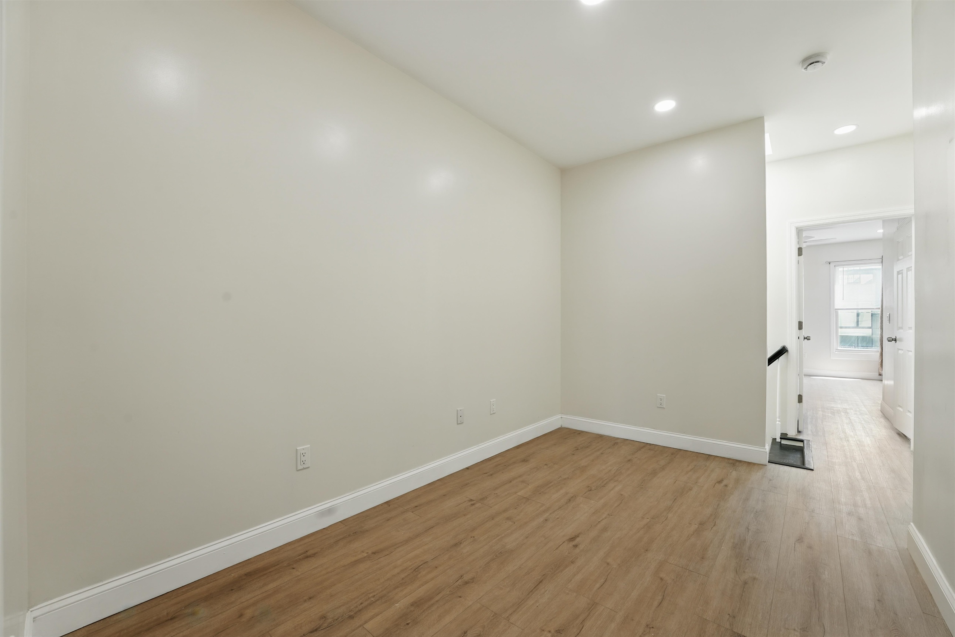 949 SUMMIT AVE Unit: 2
