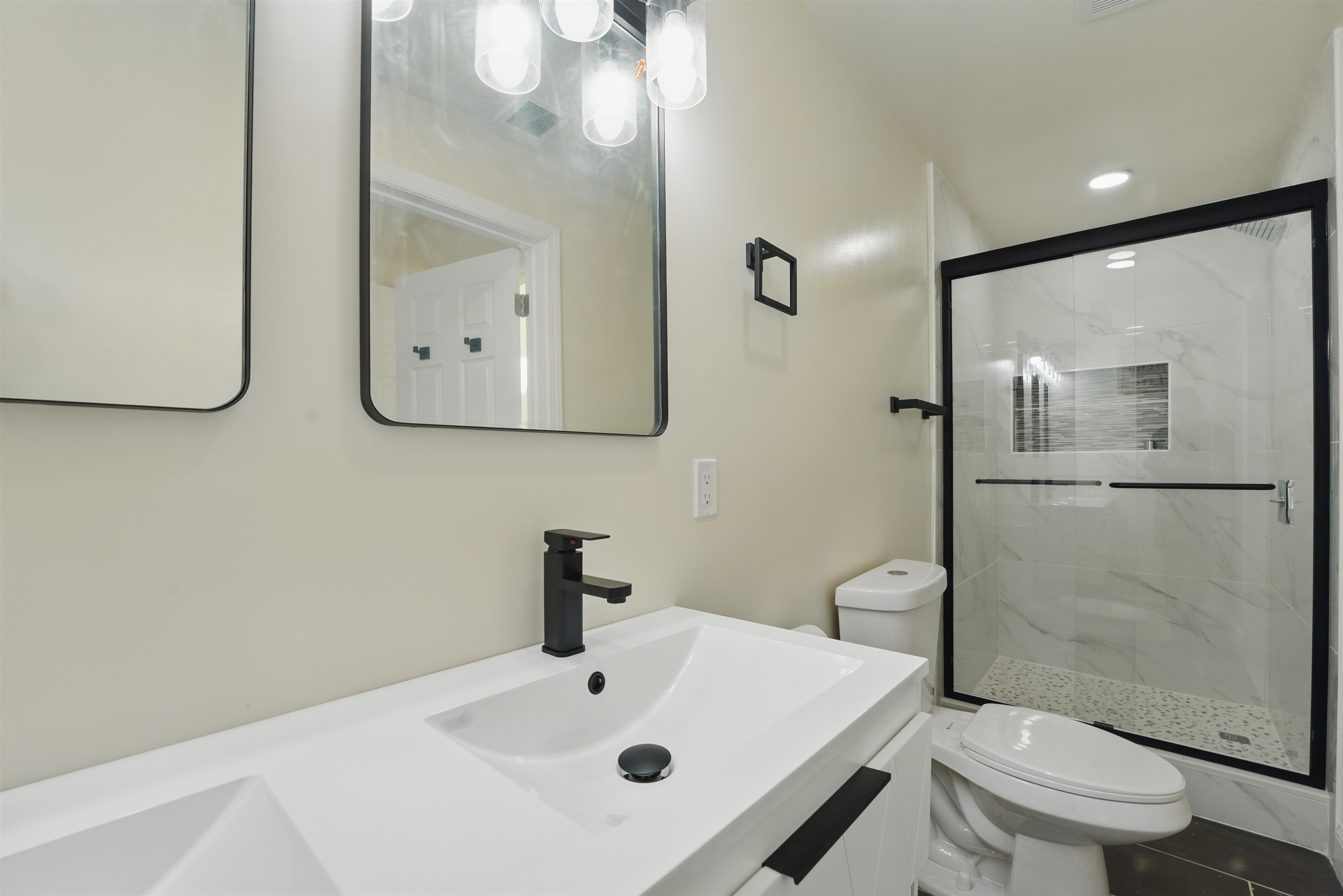 949 SUMMIT AVE Unit: 2